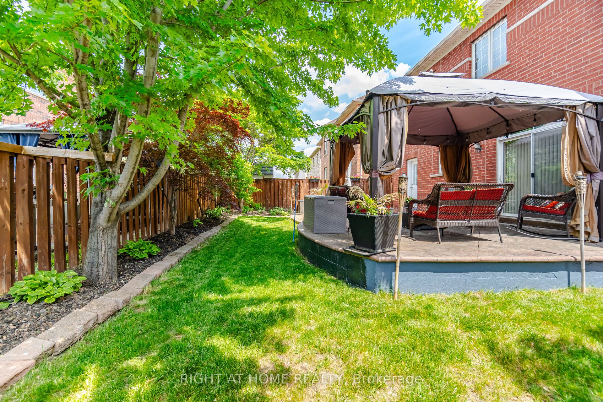 1021 Hemstreet Crescent, Milton, ON L9T 6S2 photo 2