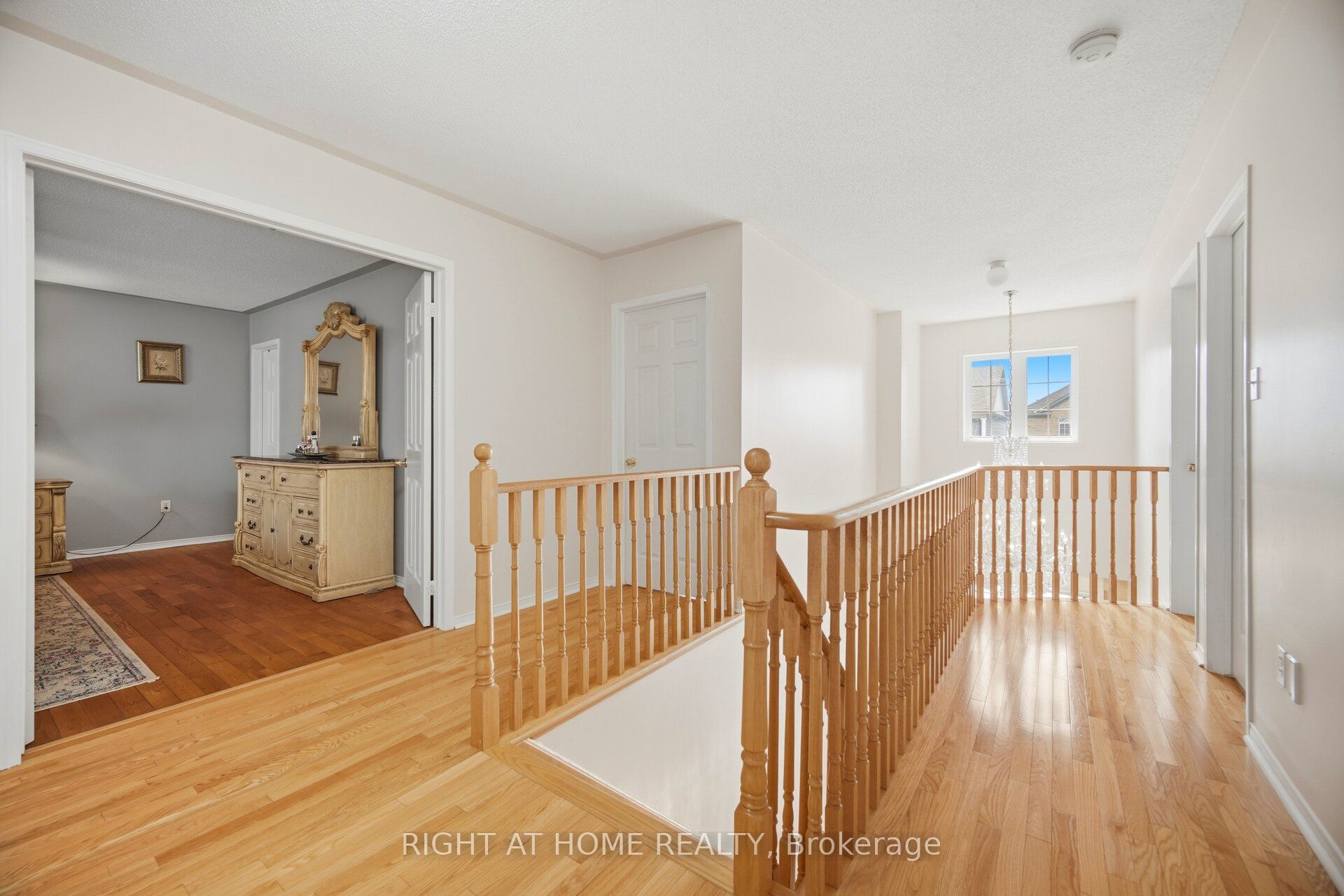 1021 Hemstreet Crescent, Milton, ON L9T 6S2 photo 5