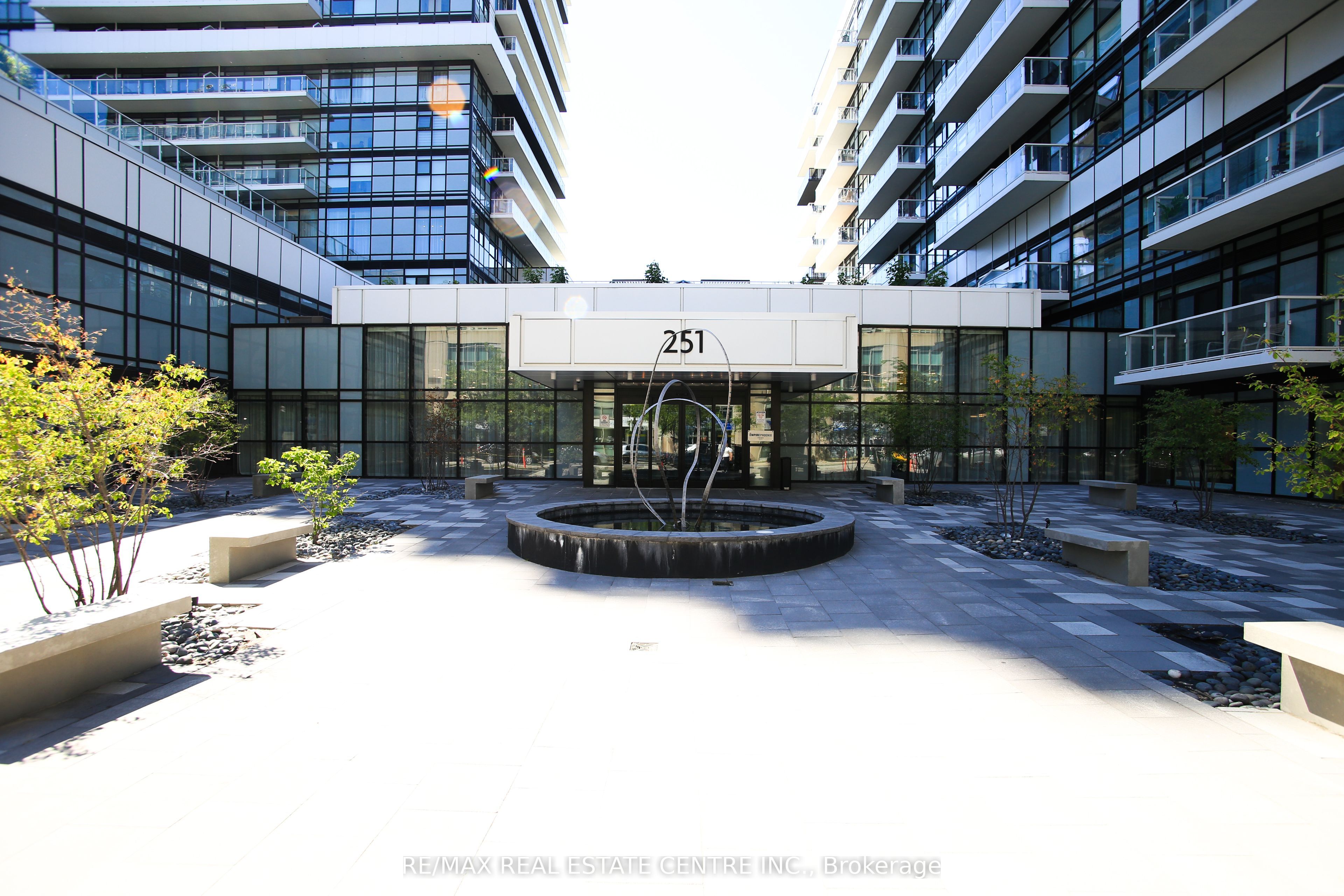 251 Manitoba Street 519, Toronto, ON M8Y 0C7