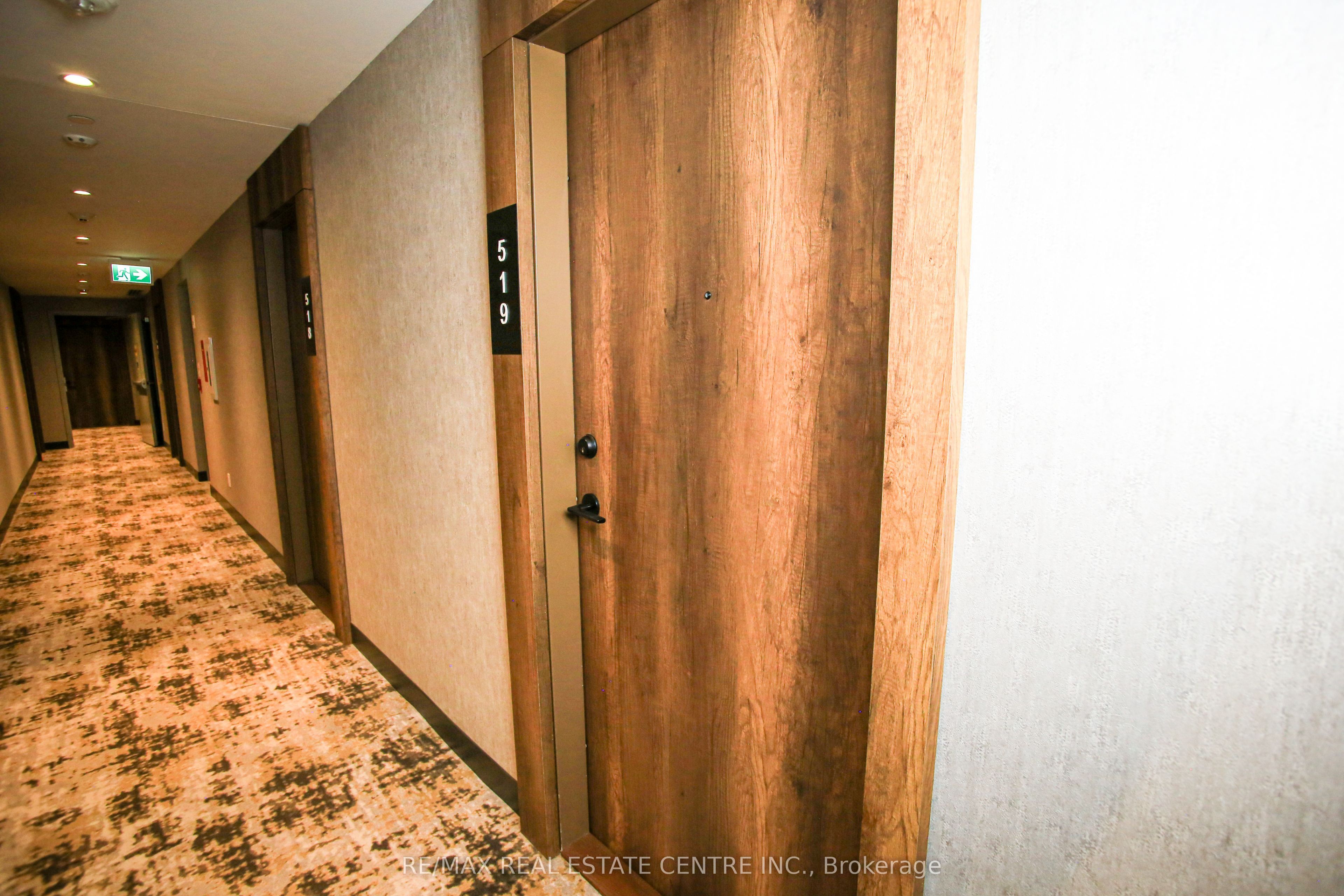 251 Manitoba Street 519, Toronto, ON M8Y 0C7 photo 3