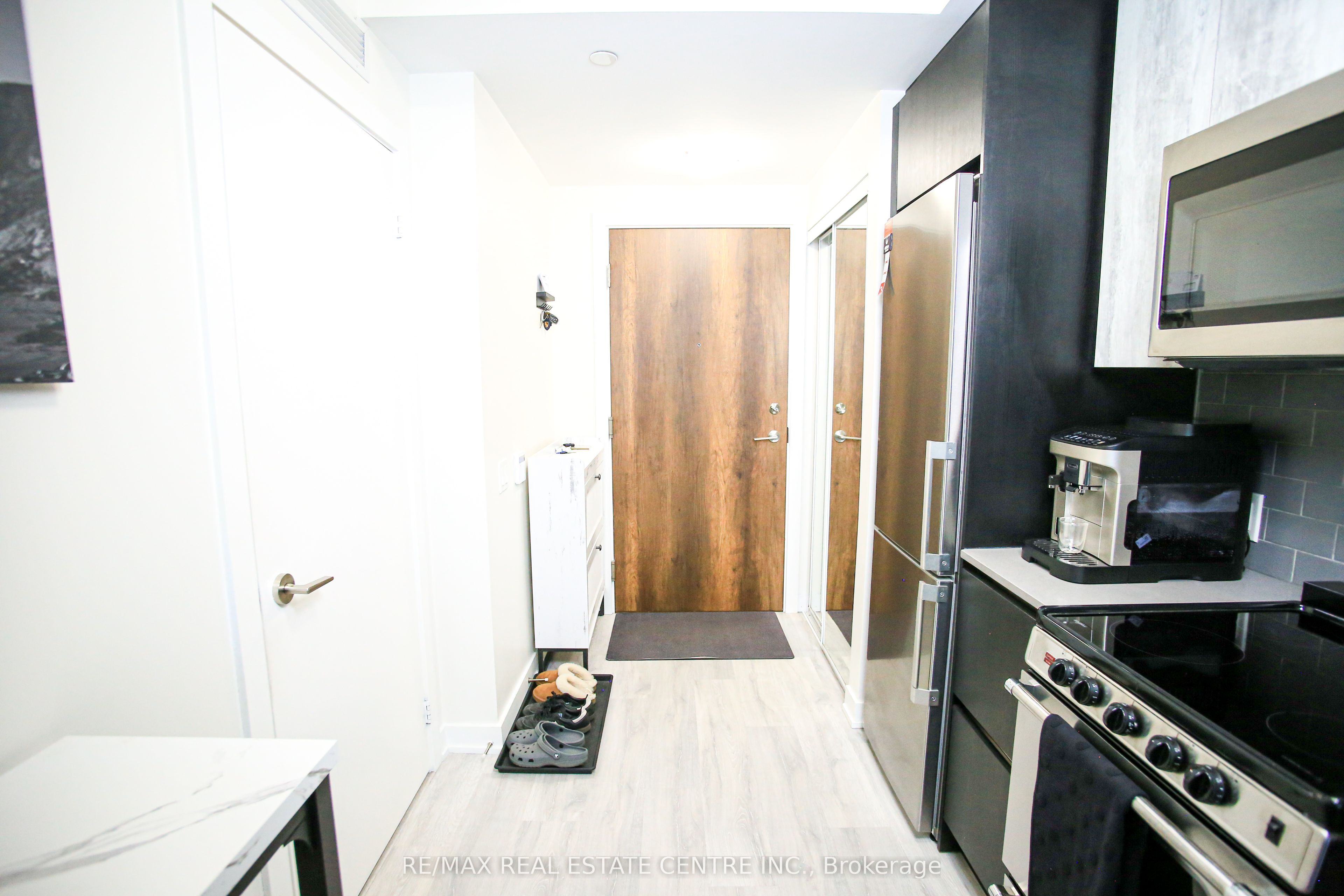 251 Manitoba Street 519, Toronto, ON M8Y 0C7 photo 4