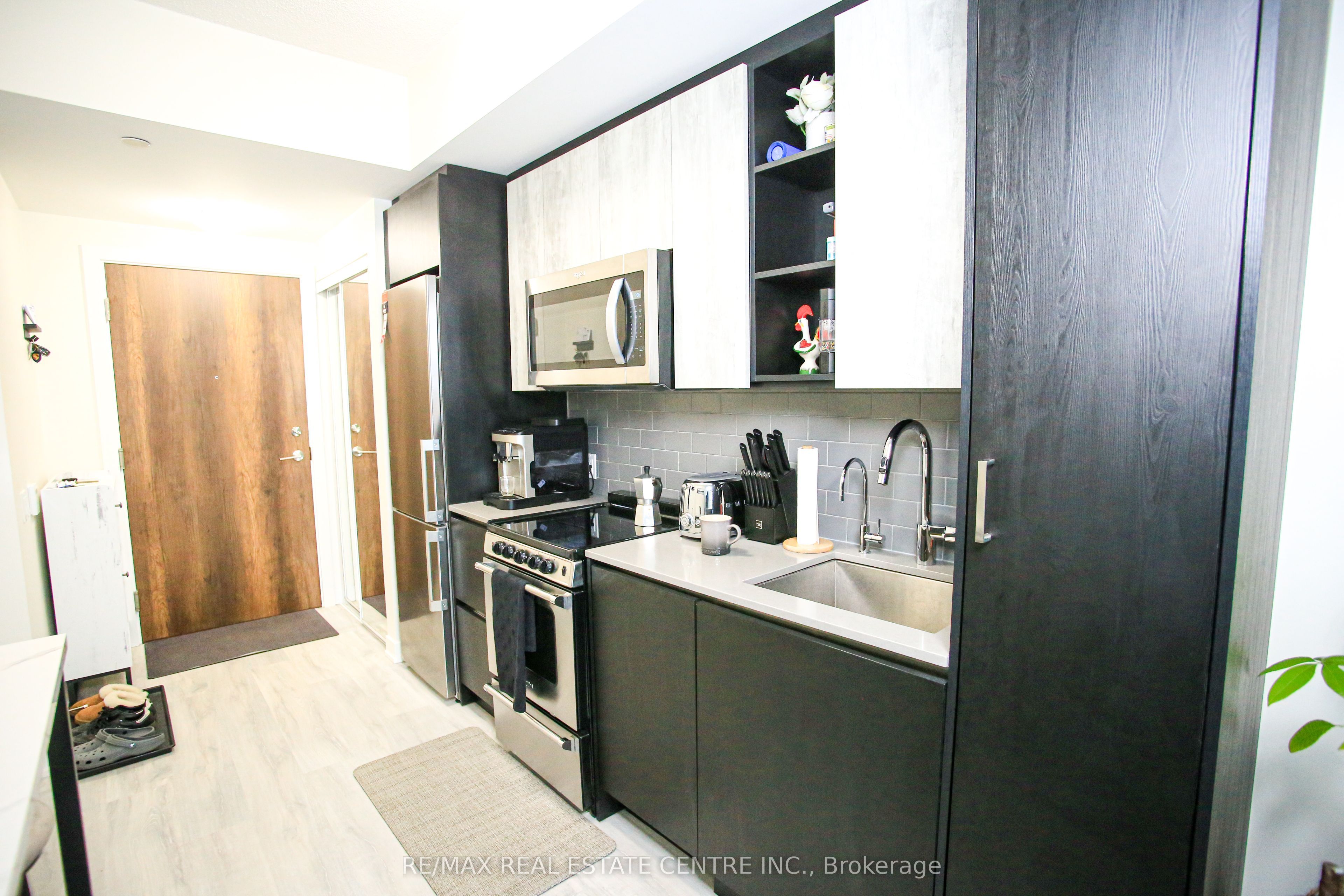 251 Manitoba Street 519, Toronto, ON M8Y 0C7 photo 5