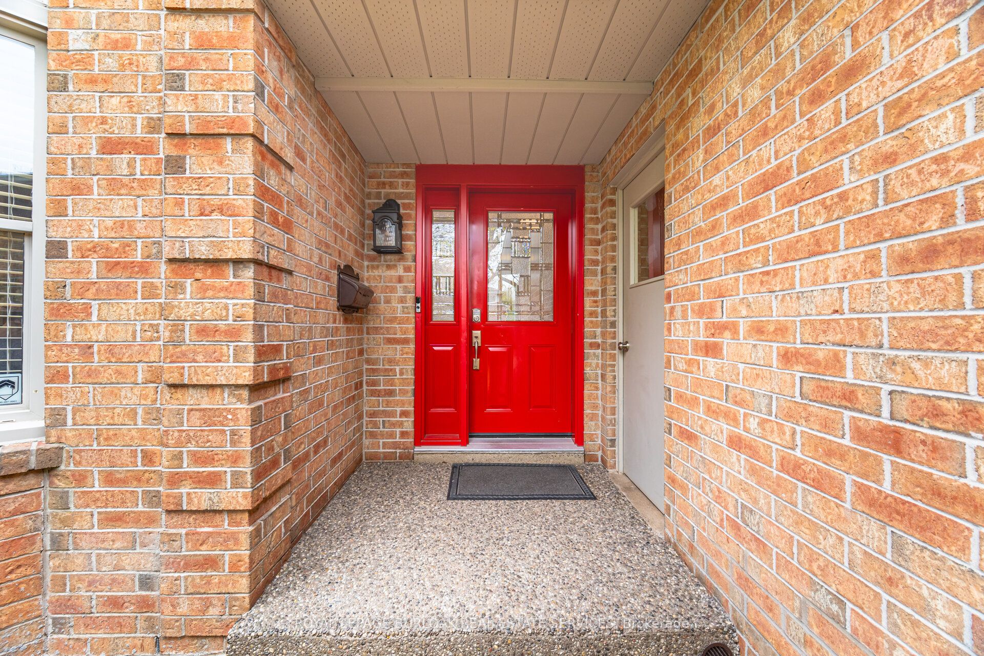 1004 Roxborough Drive, Oakville, ON L6M 1E3 photo 4