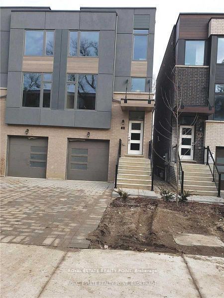 12 Creekbank Road Upper, Toronto, ON M6L 0A4