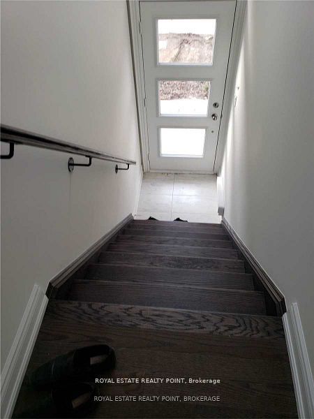 12 Creekbank Road Upper, Toronto, ON M6L 0A4 photo 3