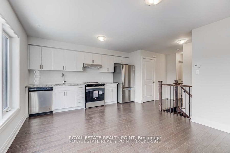 12 Creekbank Road Upper, Toronto, ON M6L 0A4 photo 4