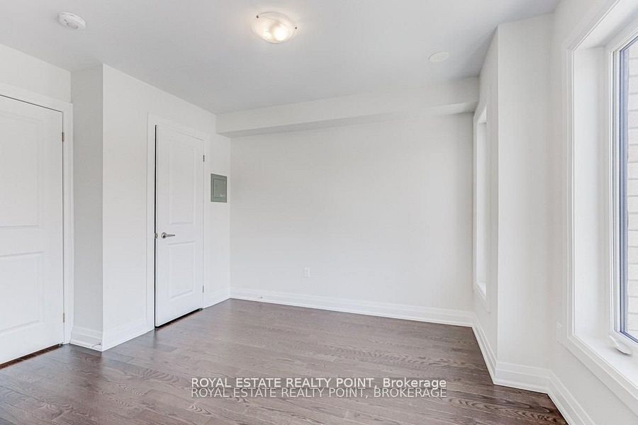 12 Creekbank Road Upper, Toronto, ON M6L 0A4 photo 5