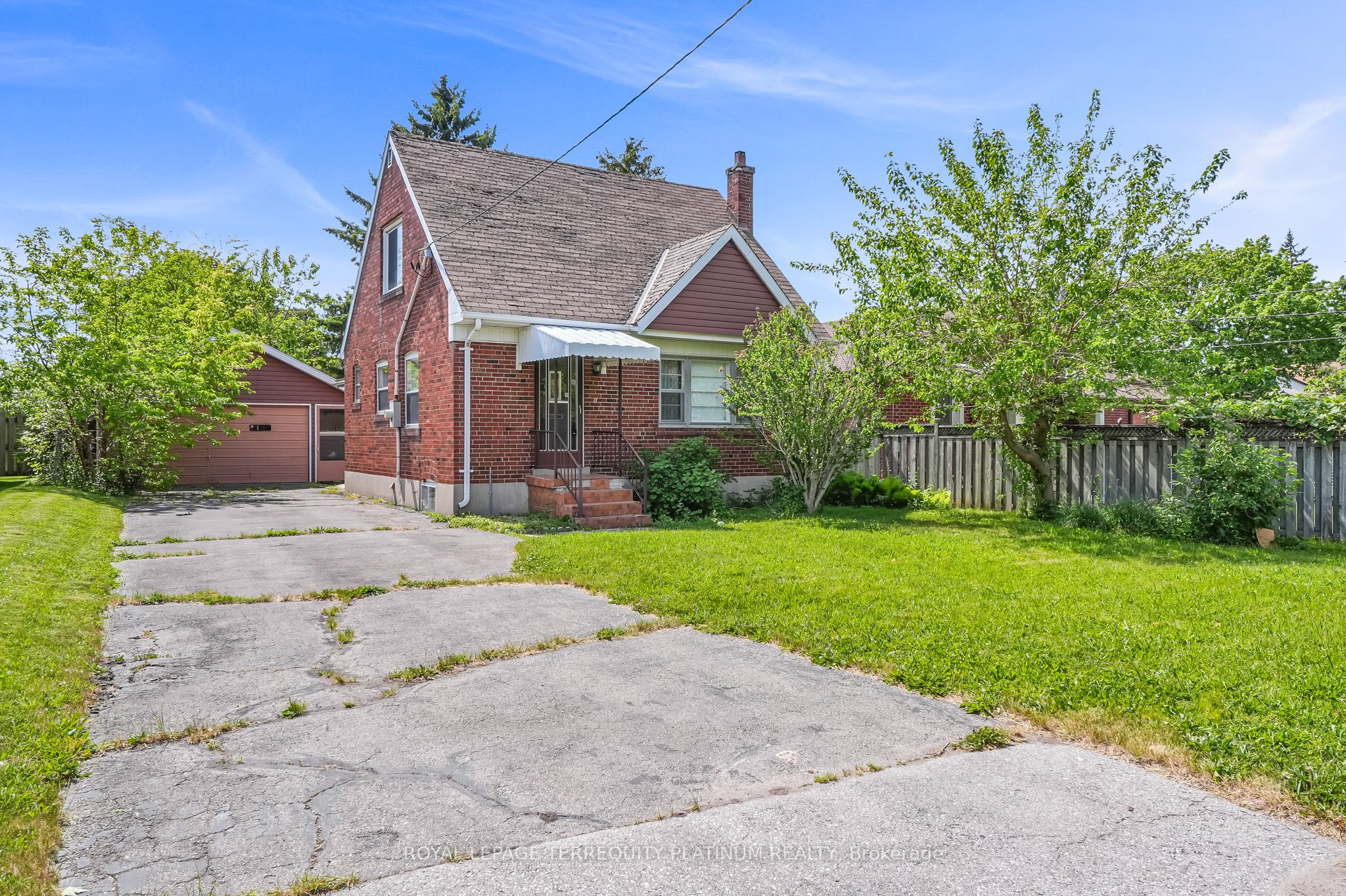 4 Sunray Crescent, Toronto, ON M3M 2C5
