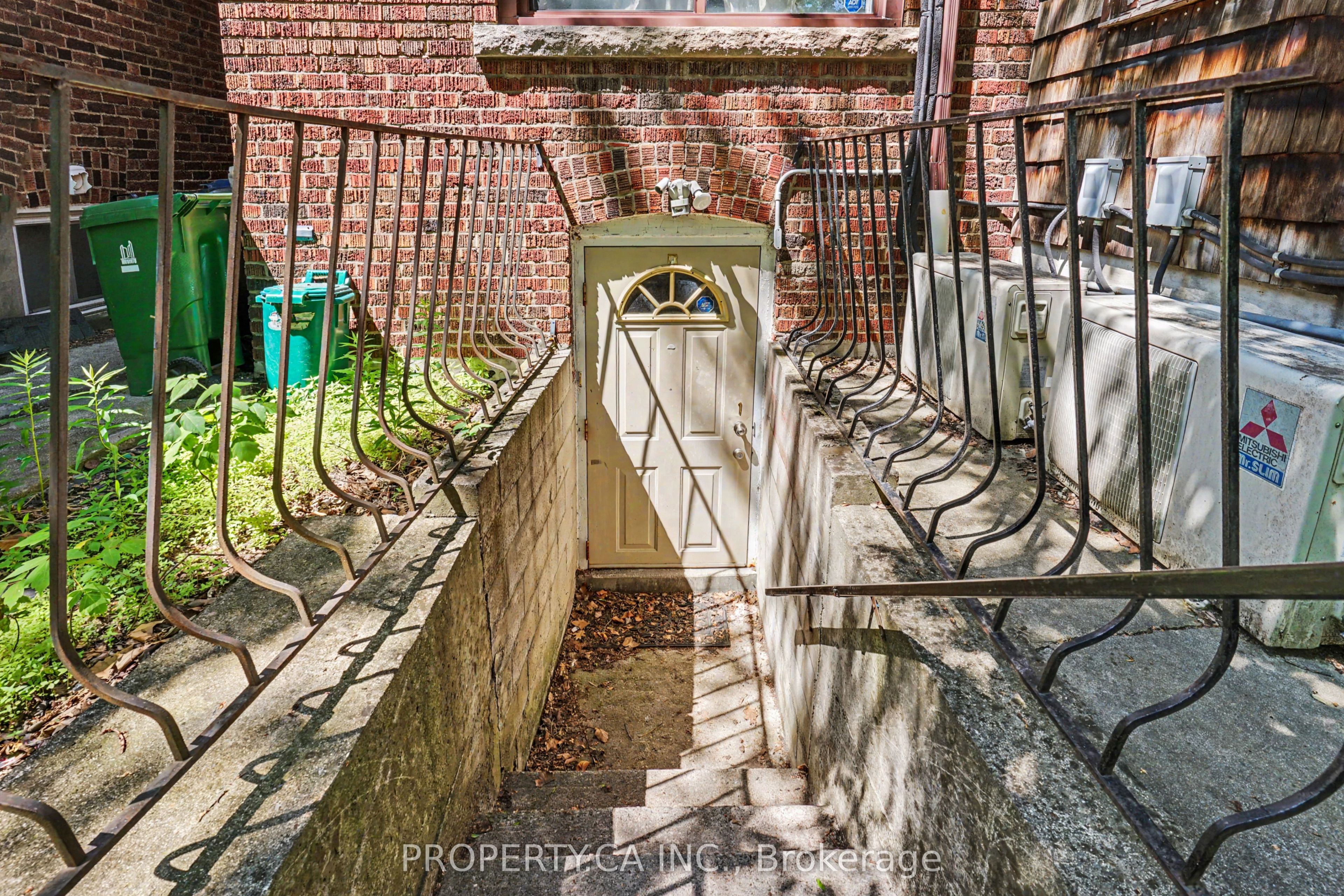 130 Lauder Avenue Lower, Toronto, ON M6H 3E5 photo 2