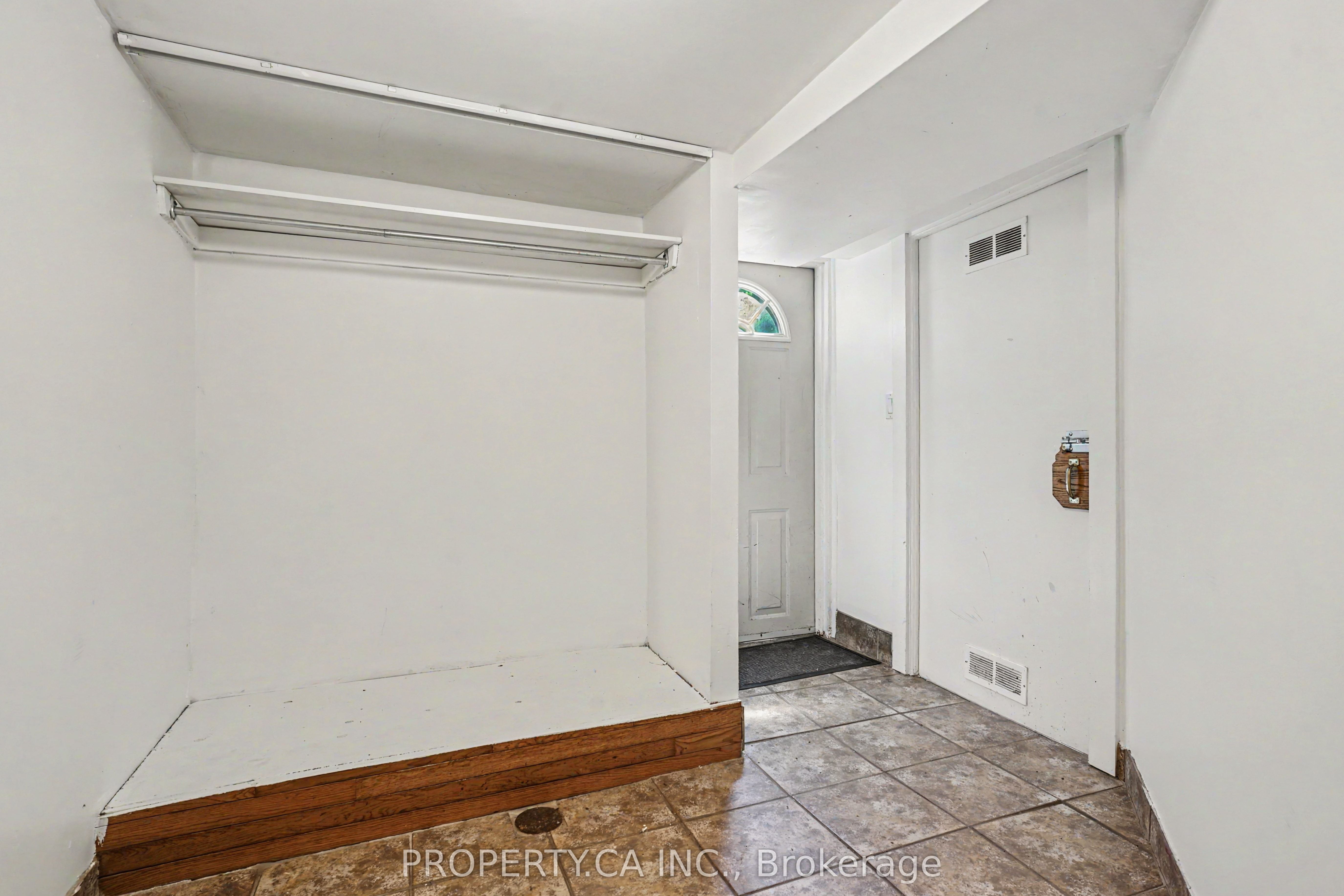 130 Lauder Avenue Lower, Toronto, ON M6H 3E5 photo 3