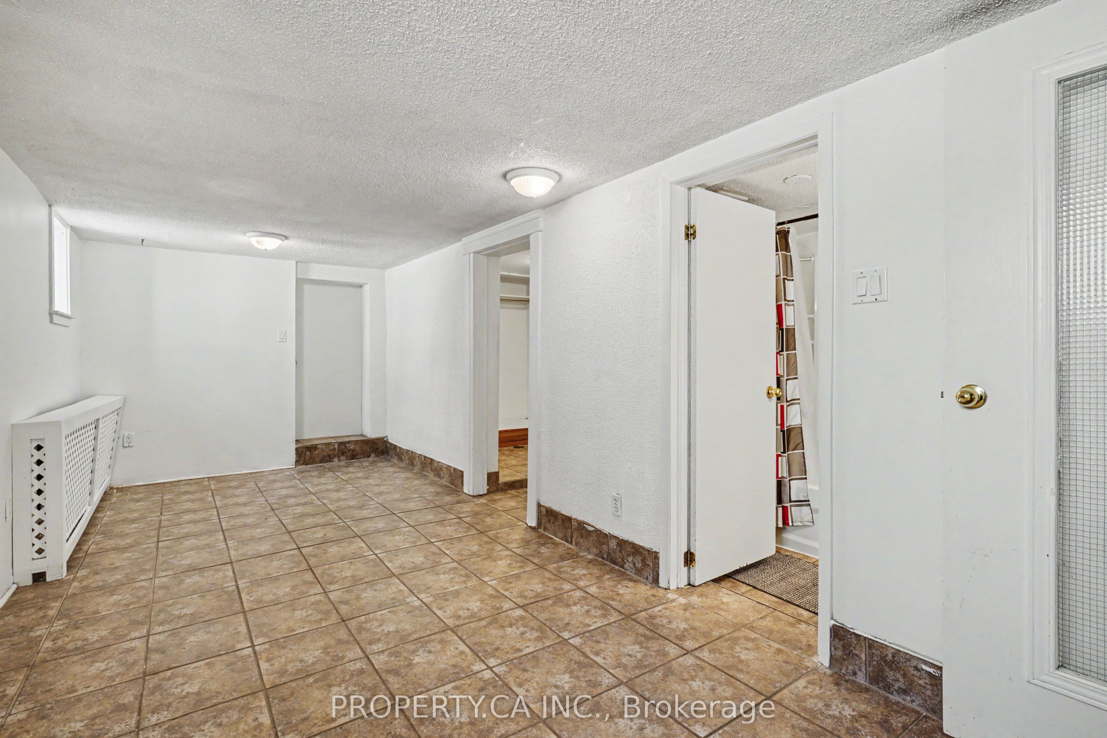 130 Lauder Avenue Lower, Toronto, ON M6H 3E5 photo 5