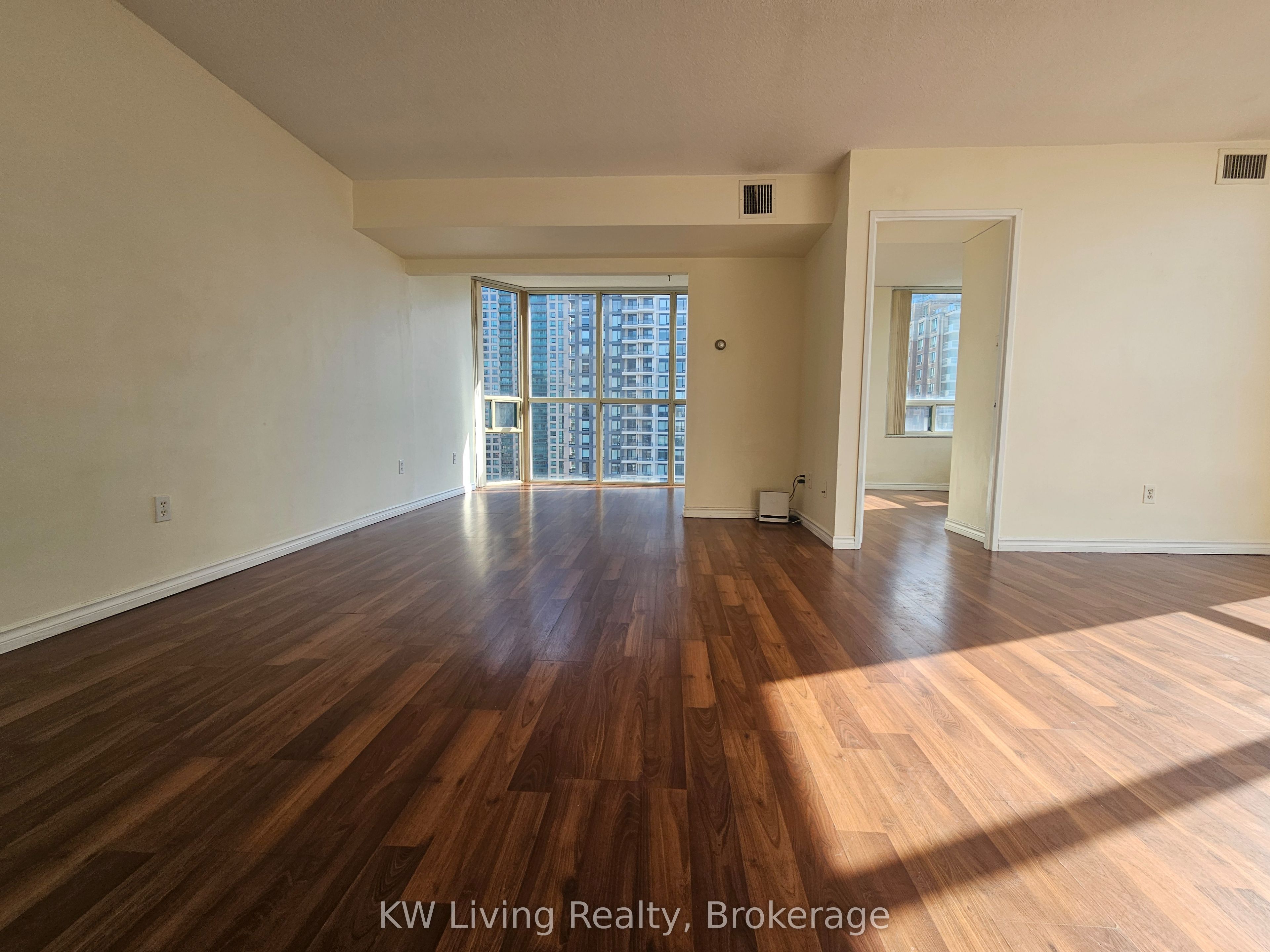 285 Enfield Place 1503, Mississauga, ON L5B 3Y6 photo 3