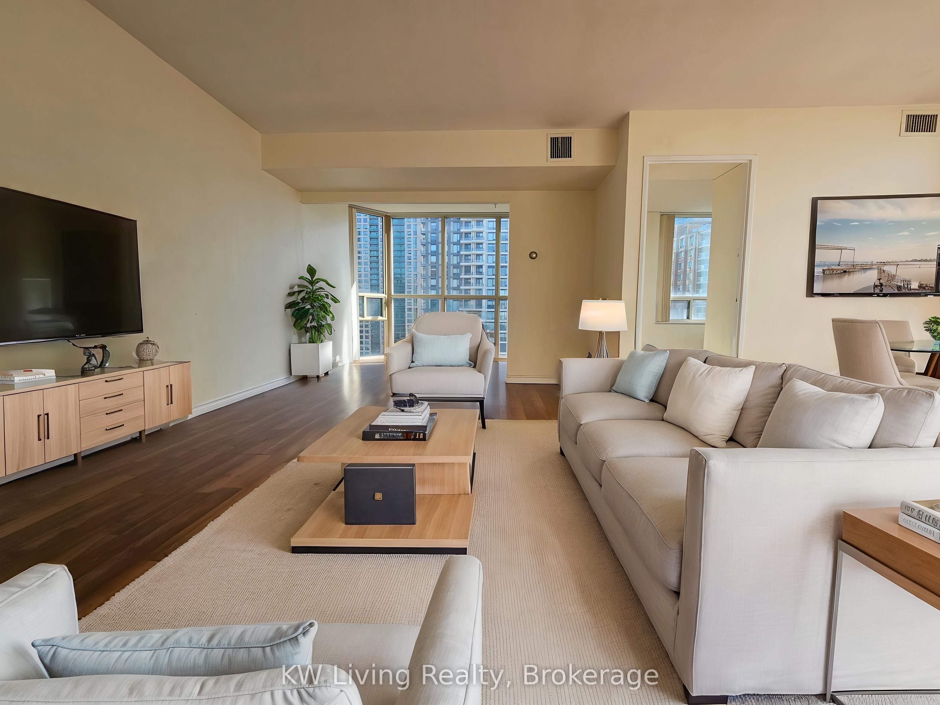285 Enfield Place 1503, Mississauga, ON L5B 3Y6 photo 4
