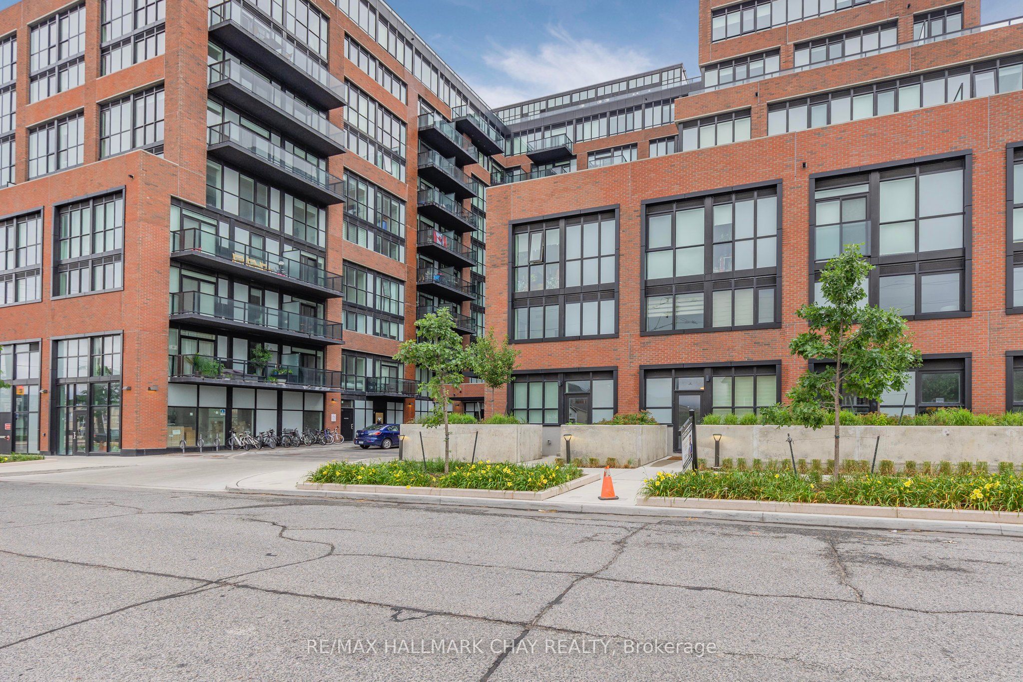 2300 St. Clair Avenue W 110, Toronto, ON M6N 1K8 photo 2