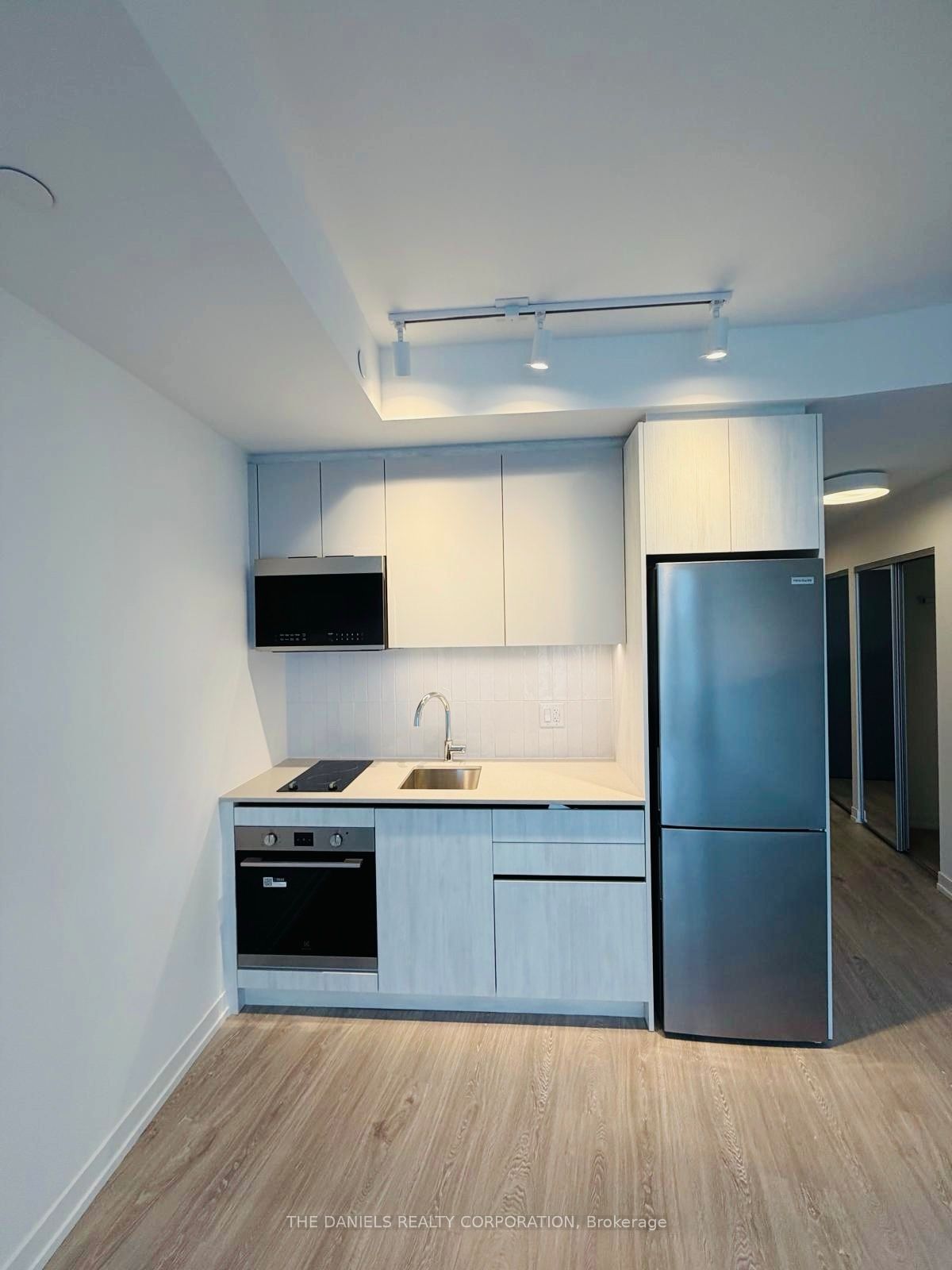 2485 Eglinton Avenue W 512, Mississauga, ON L5M 2T1 photo 3