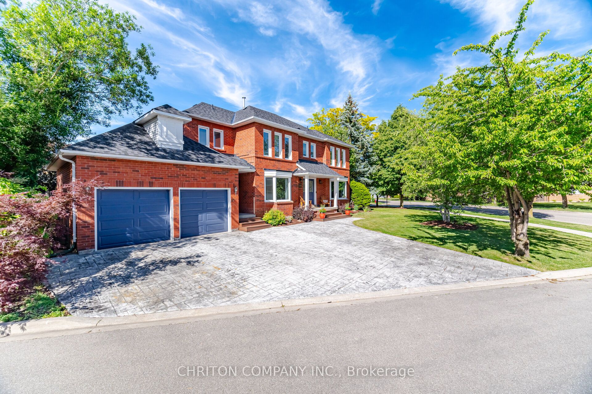 3720 Bishop Strachan Court W, Mississauga, ON L5N 6N9 photo 2