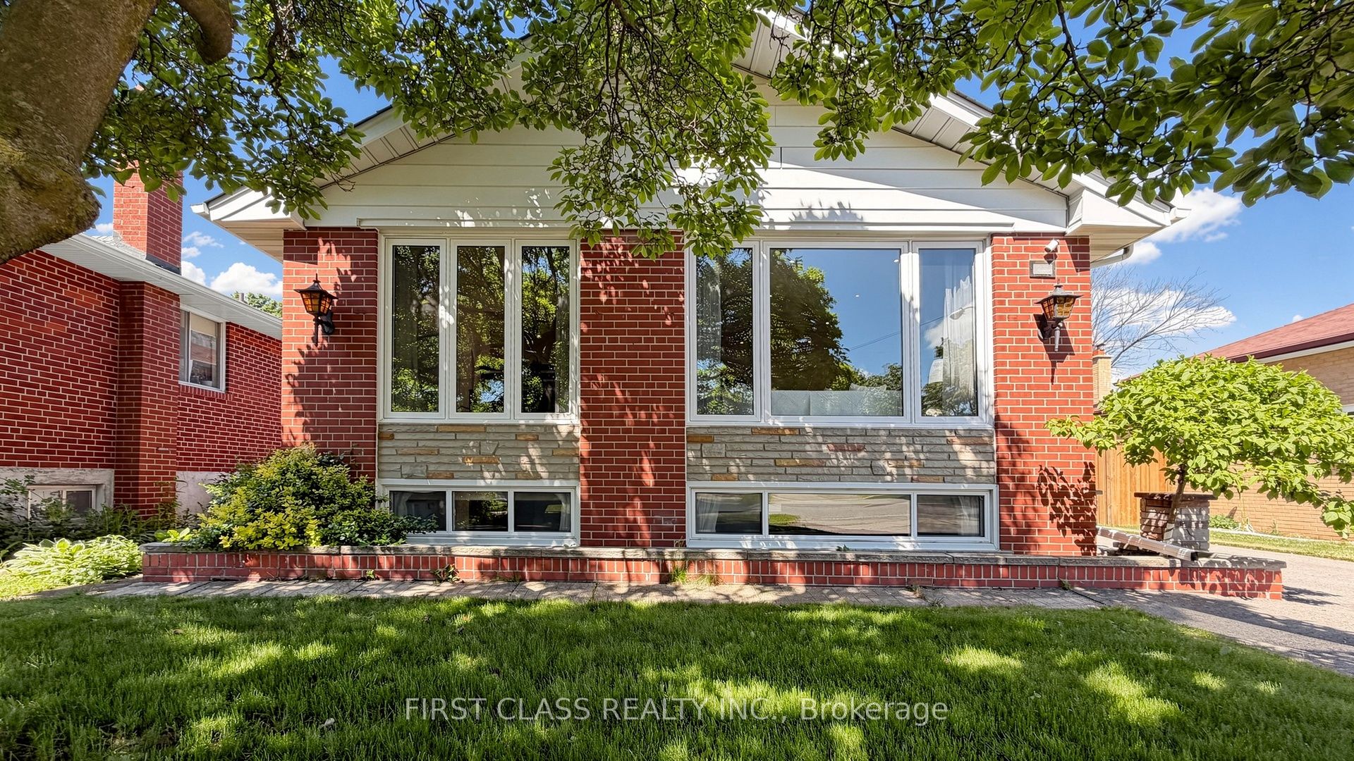 20 Brampton Road, Toronto, ON M9R 3J1 photo 3