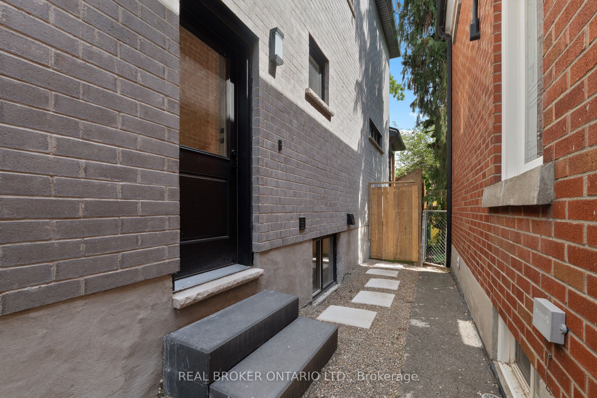 5 Marina Avenue, Toronto, ON M8W 1J8 photo 3