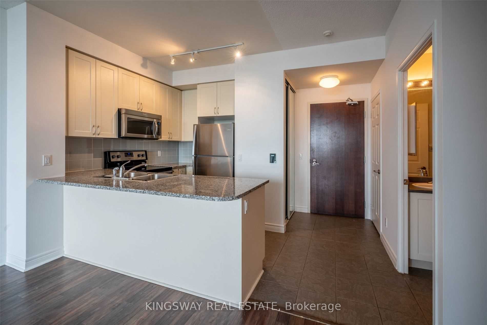339 Rathburn Road W 1512, Mississauga, ON L5B 0K6 photo 2