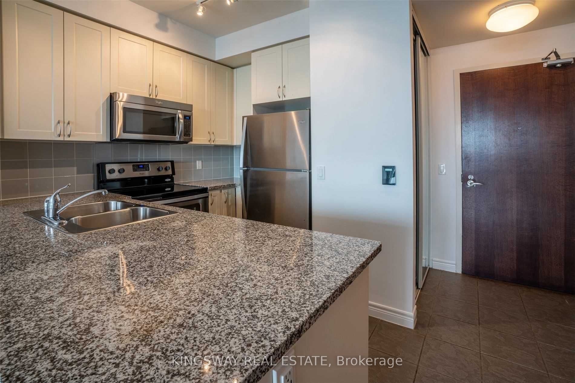 339 Rathburn Road W 1512, Mississauga, ON L5B 0K6 photo 4