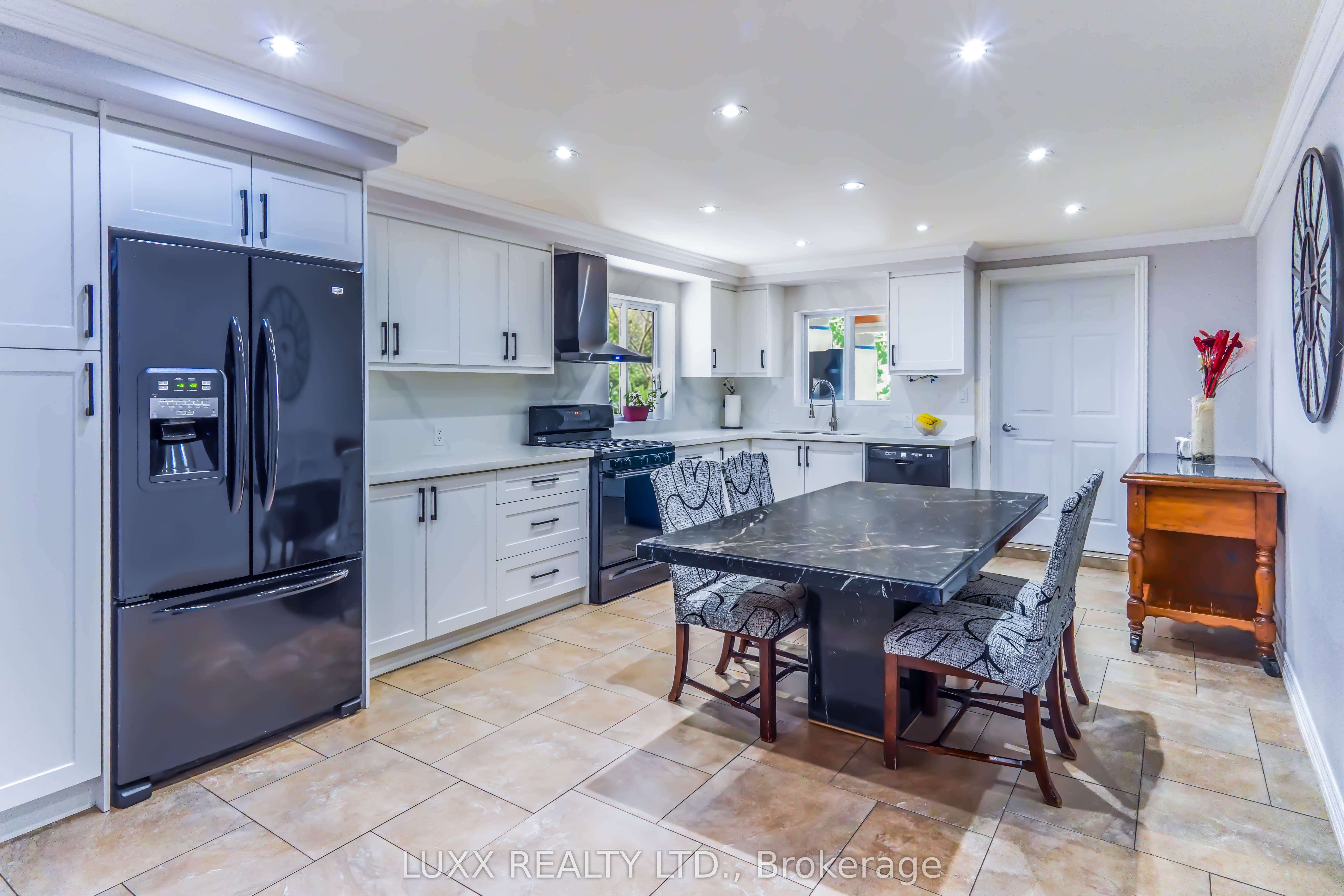 148 Northland Avenue, Toronto, ON M6N 2E2 photo 3