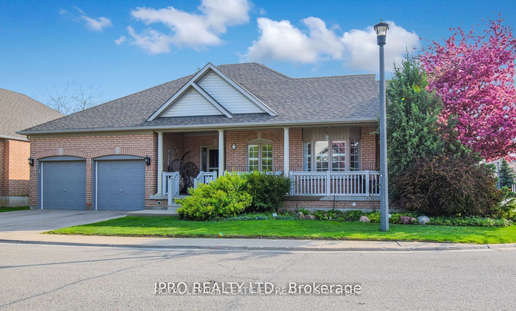 2 Orchard Park Gate, Brampton, ON L6R 1W5