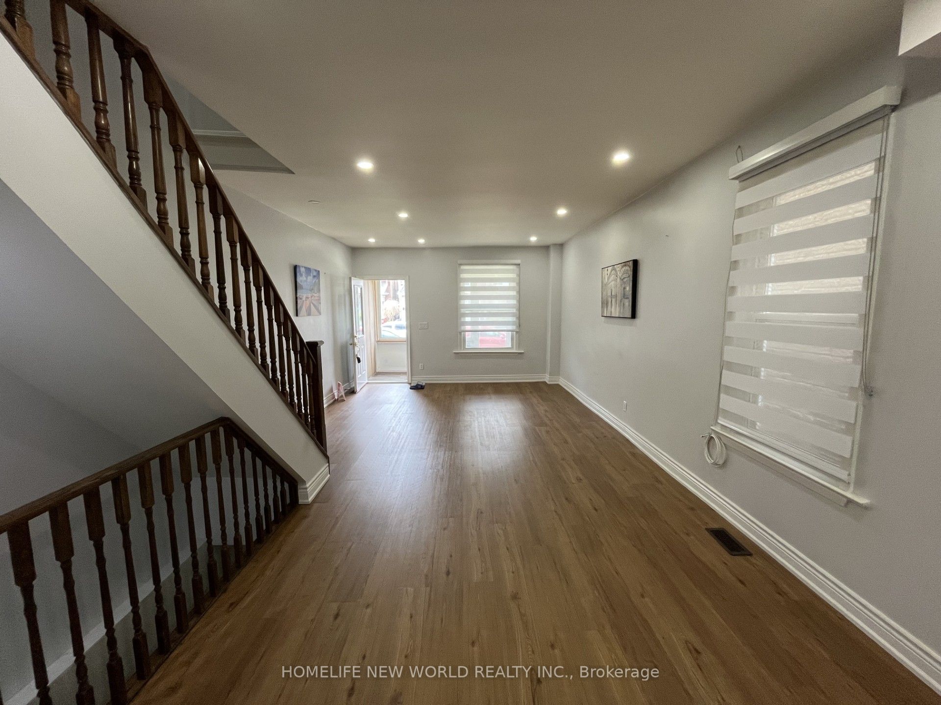 19 Britannia Avenue, Toronto, ON M6N 3T6 photo 2
