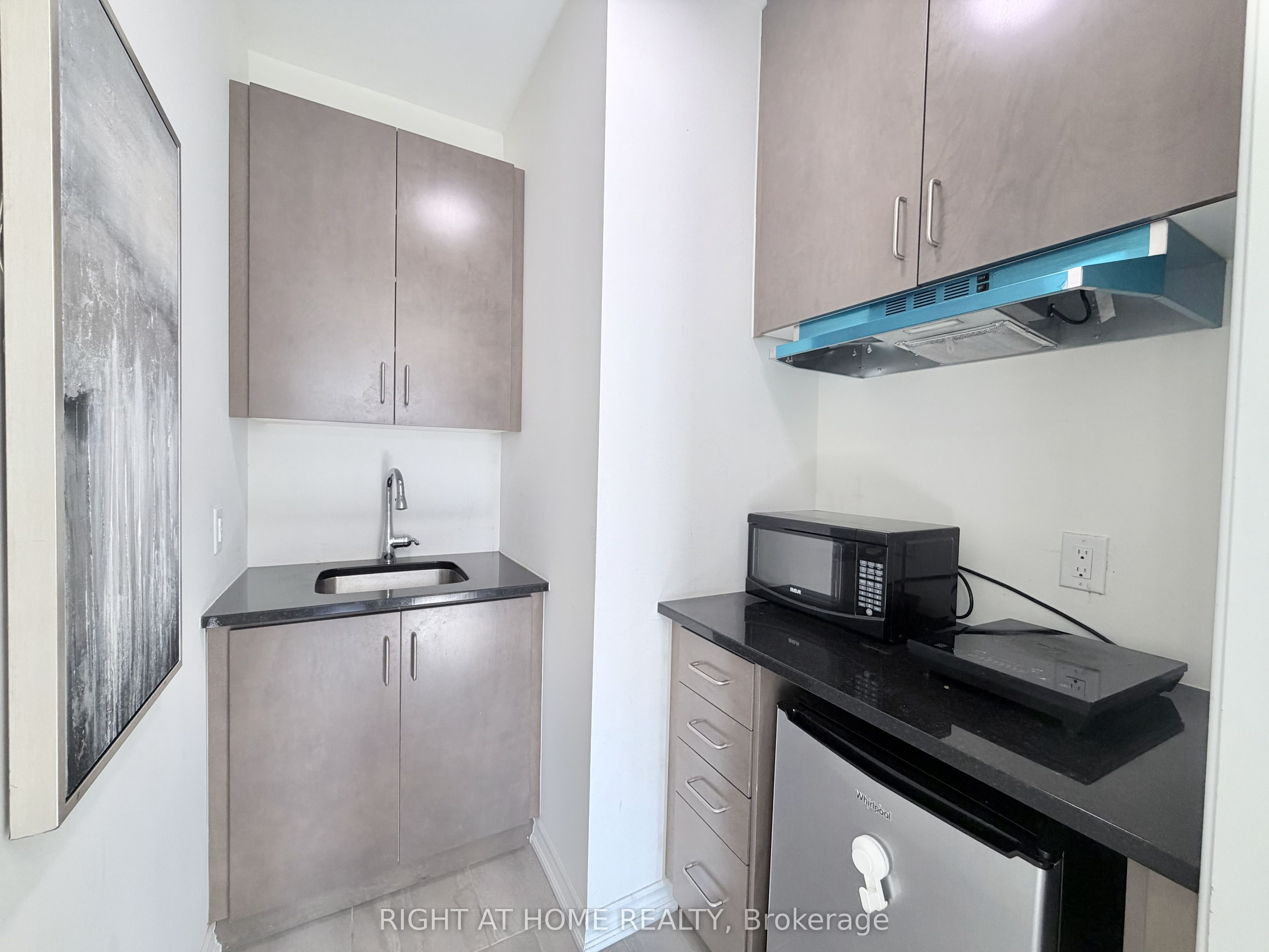 1222 Rose Way 21 Main, Milton, ON L9E 1P2 photo 5
