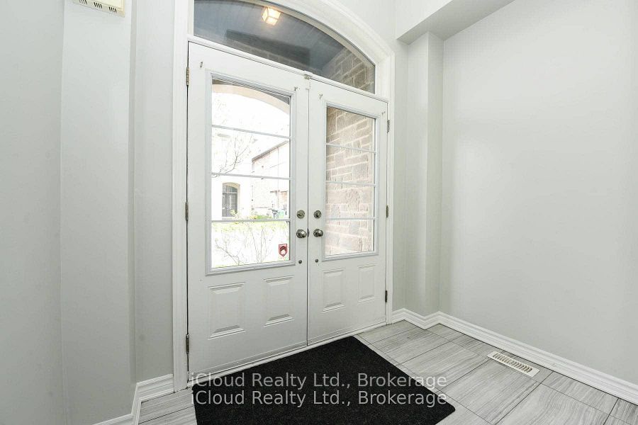 74 Gammon Crescent, Brampton, ON L6Y 6B7 photo 2
