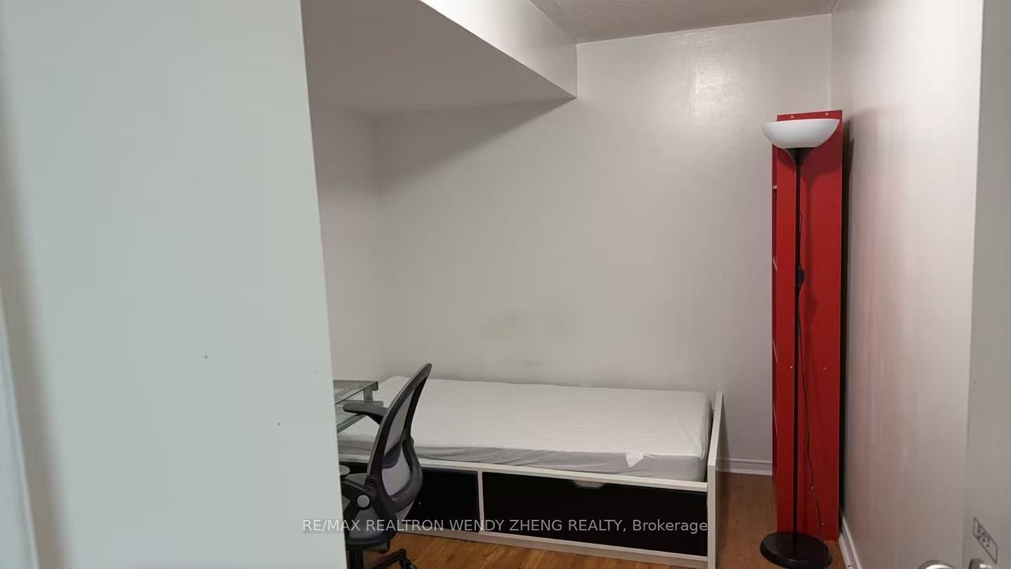 306 Cook Road 3rd, Toronto, ON M3J 0C2