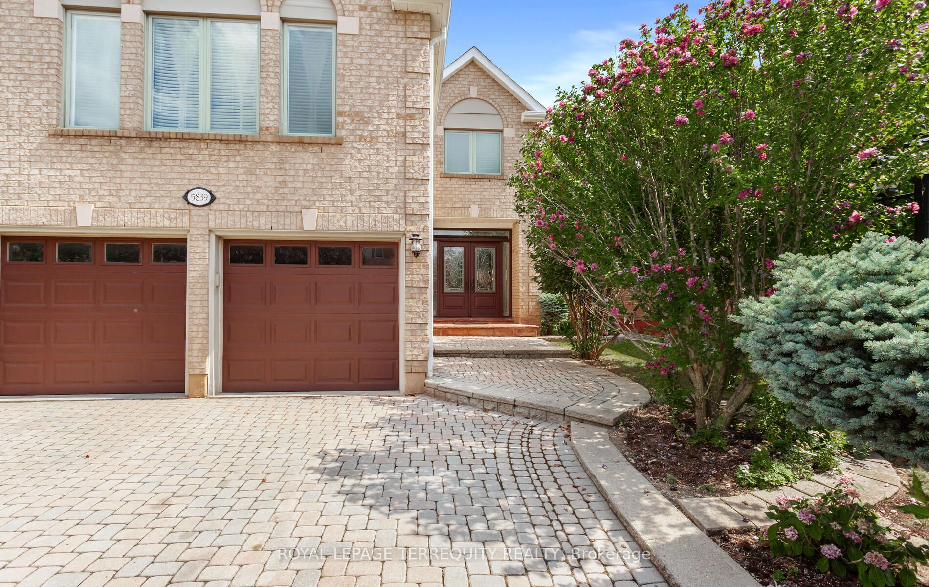 5839 Fieldon Road, Mississauga, ON L5M 5K3 photo 2