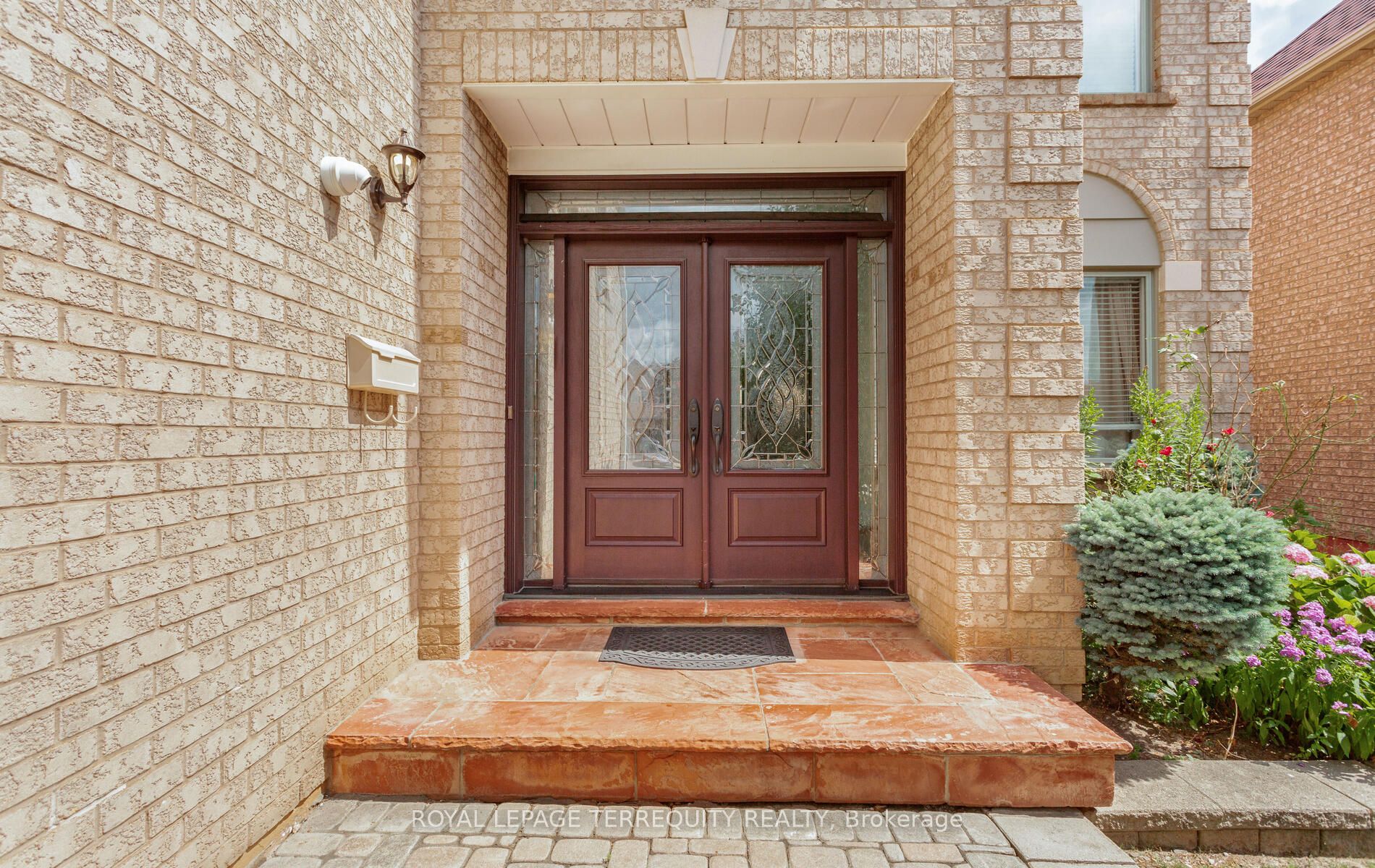 5839 Fieldon Road, Mississauga, ON L5M 5K3 photo 3
