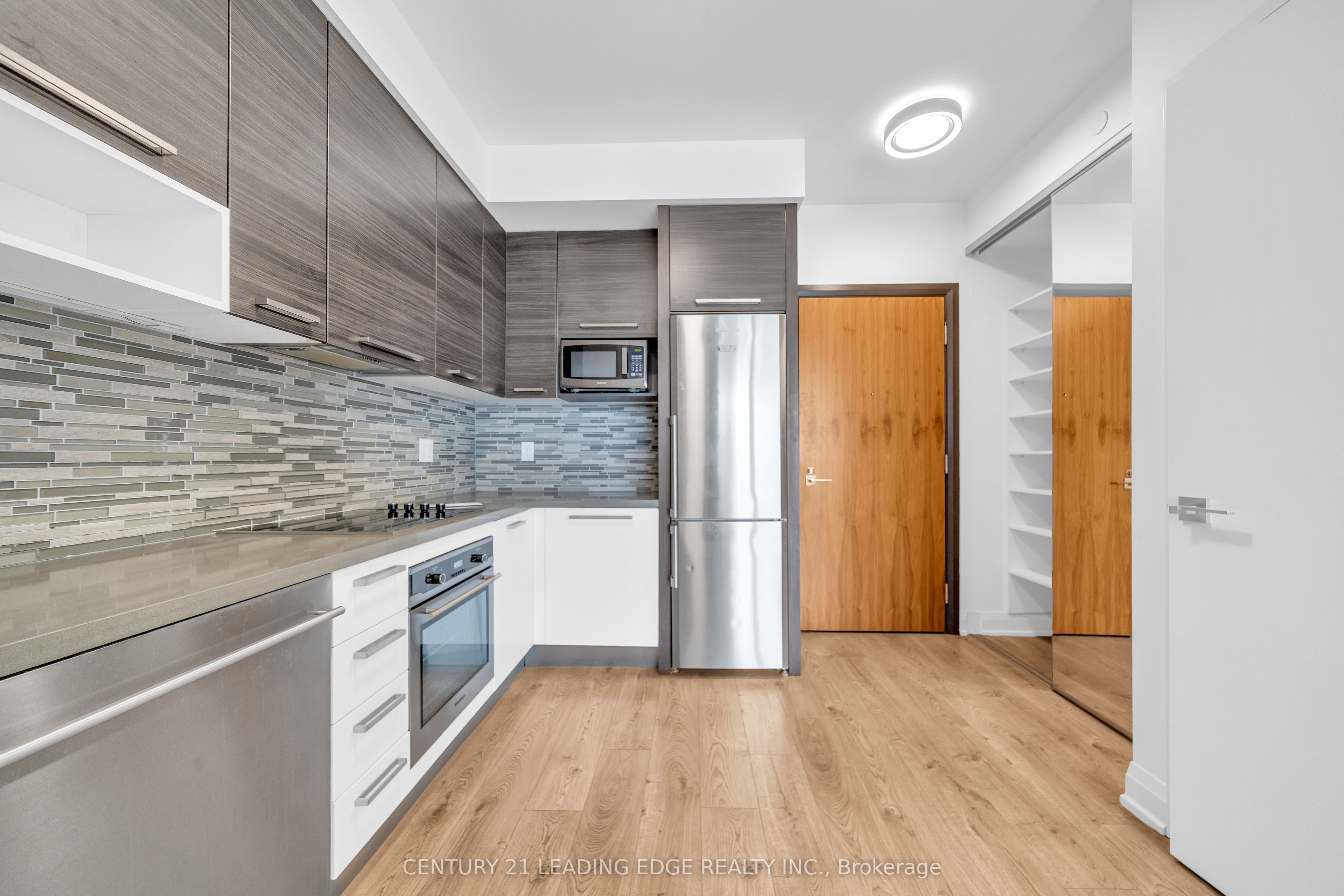 36 Park Lawn Road 2608, Toronto, ON M8Y 3H8 photo 2