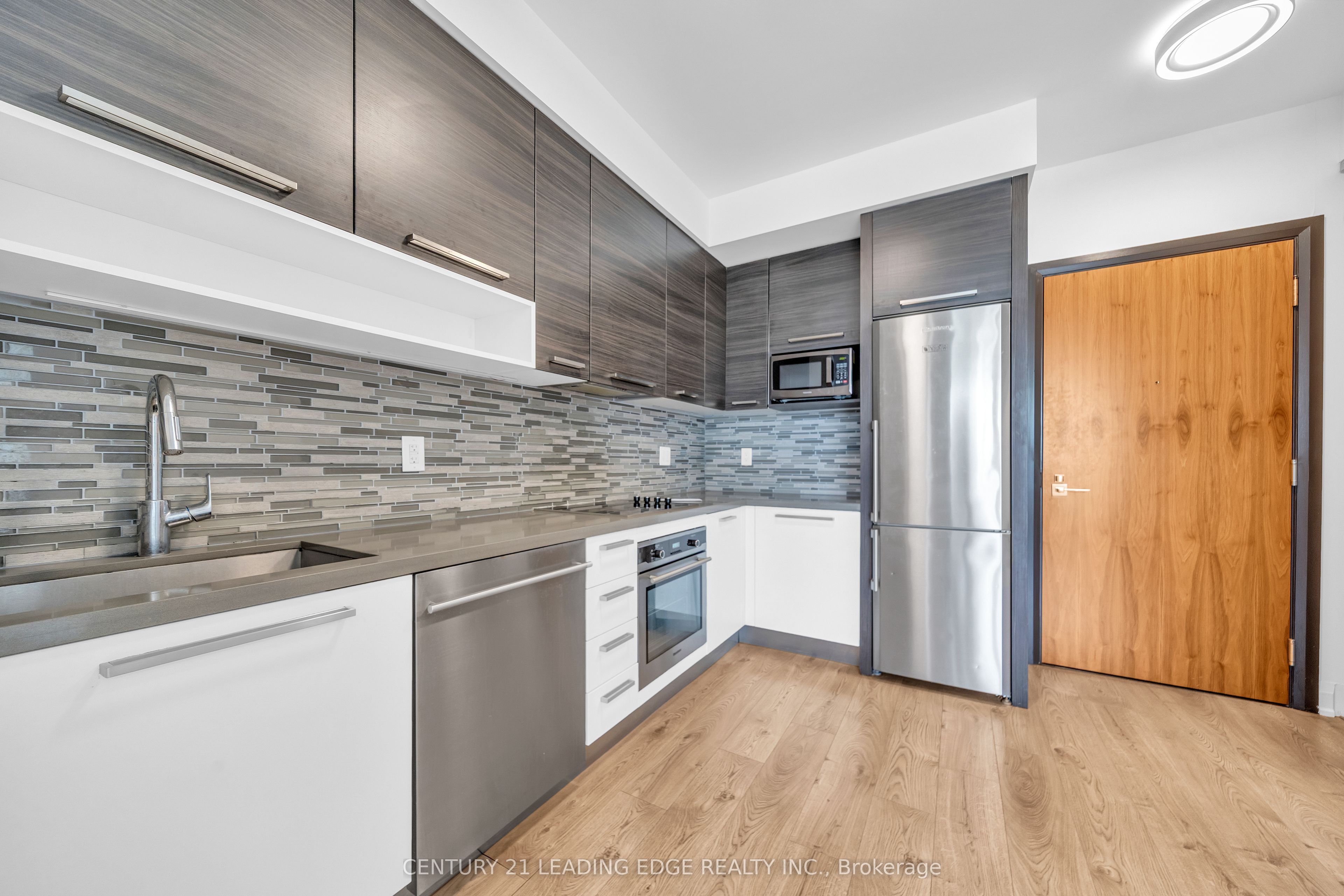 36 Park Lawn Road 2608, Toronto, ON M8Y 3H8 photo 3