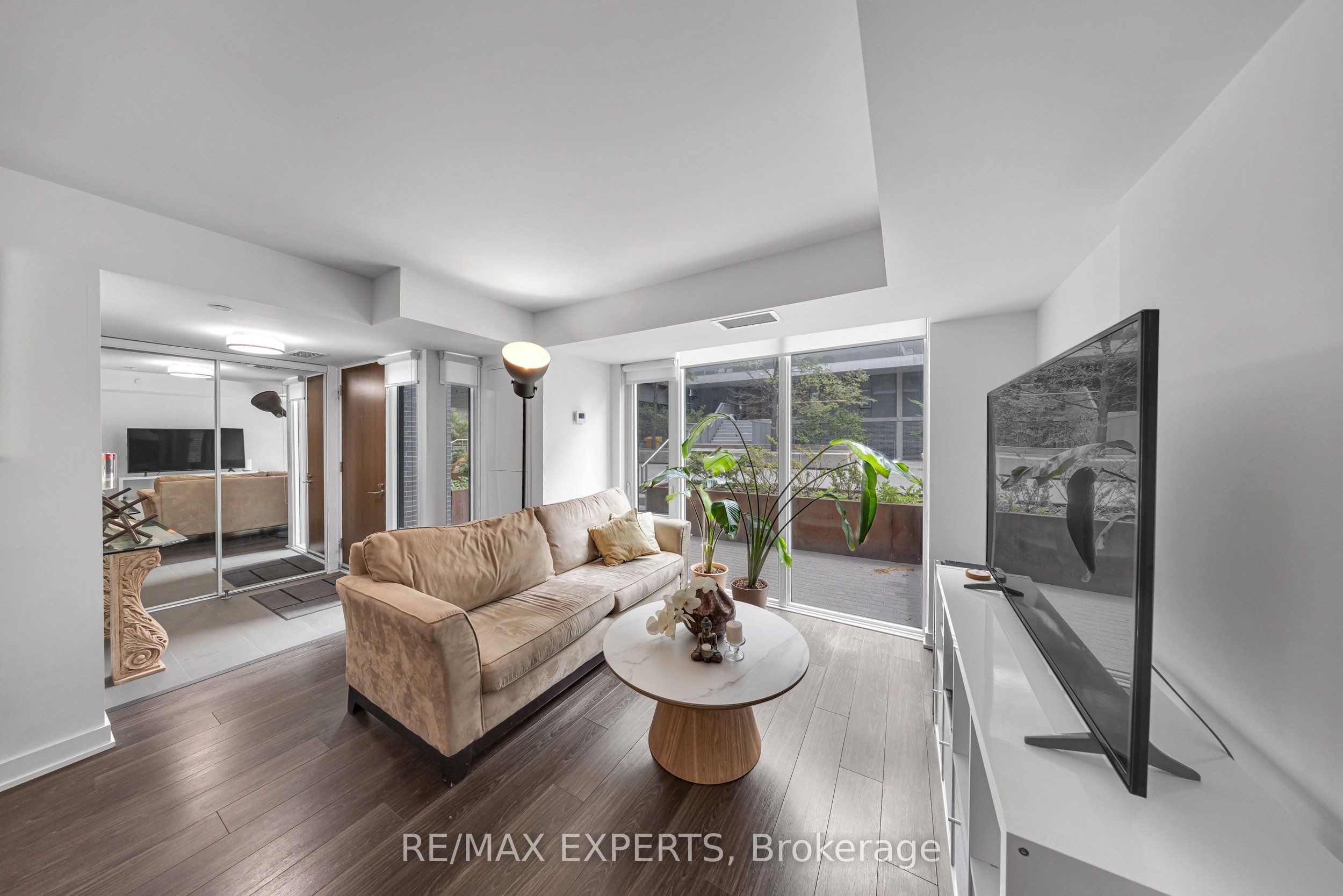 160 Flemington Road E 109, Toronto, ON M6A 0A9 photo 3