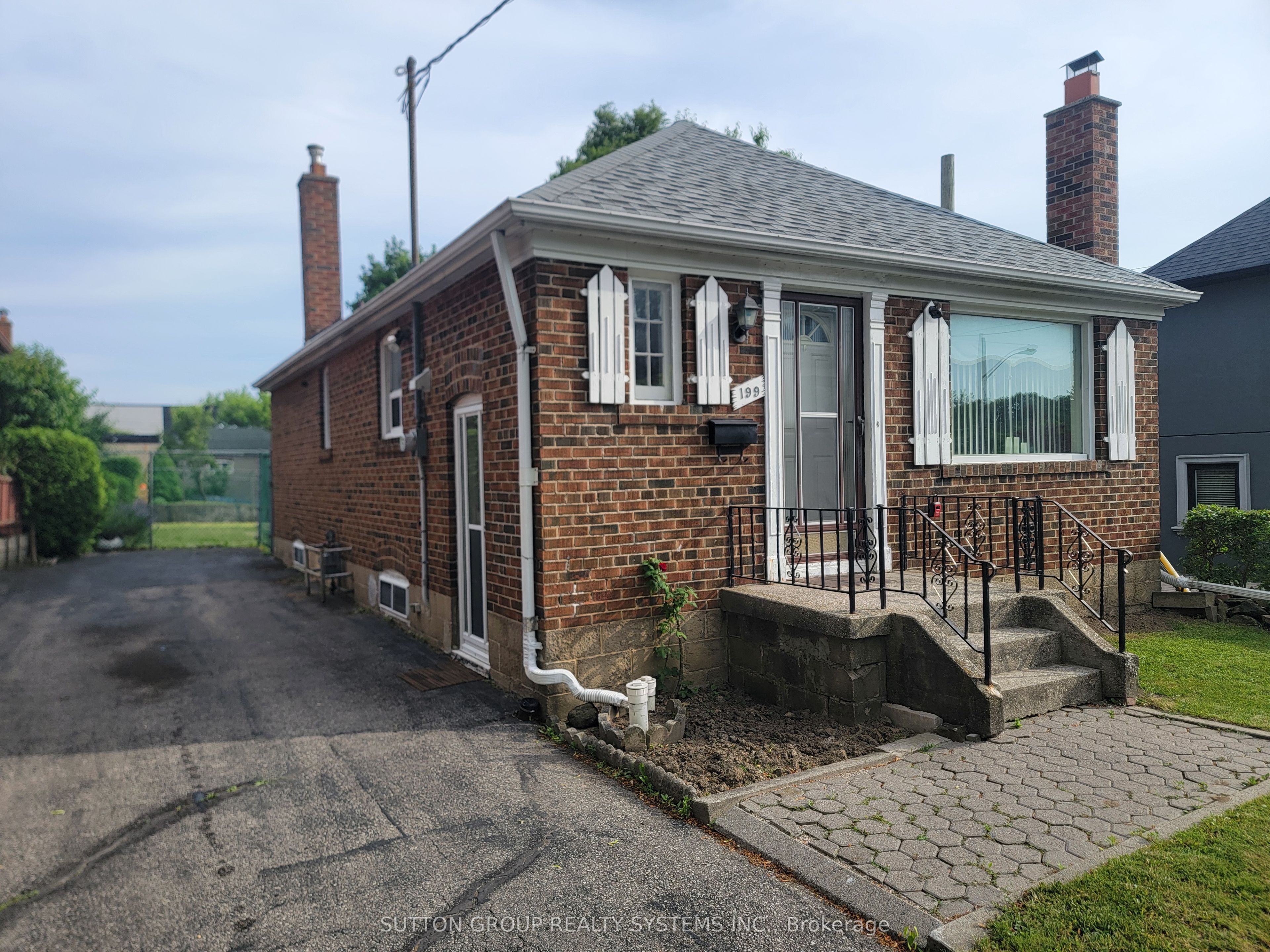 199 Strathnairn Avenue, Toronto, ON M6M 2G6 photo 2
