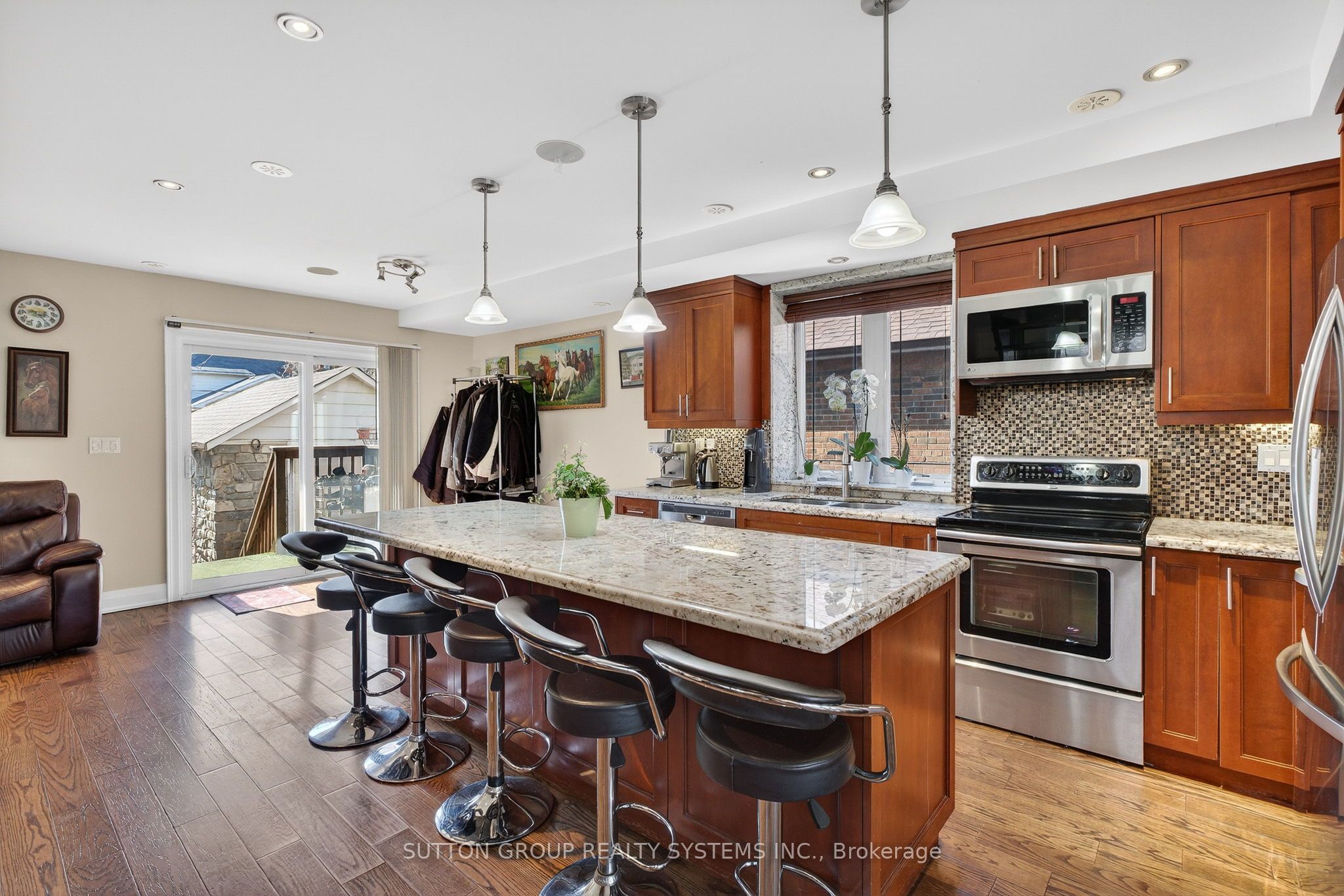 32 Green Lanes N/A, Toronto, ON M8Z 4V6 photo 5