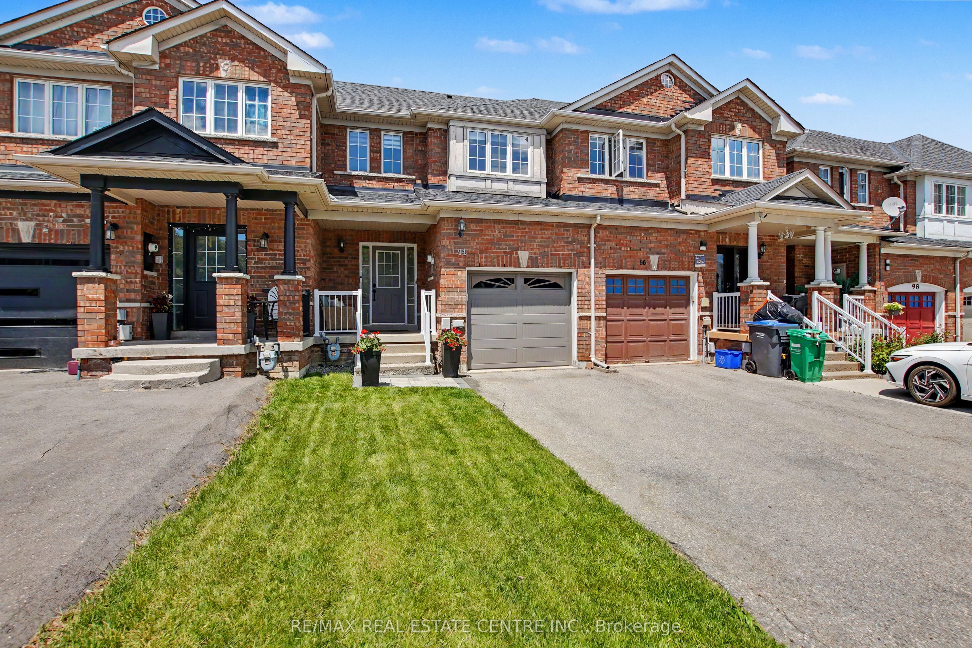 94 Timbertop Crescent, Brampton, ON L6R 3J2 photo 2