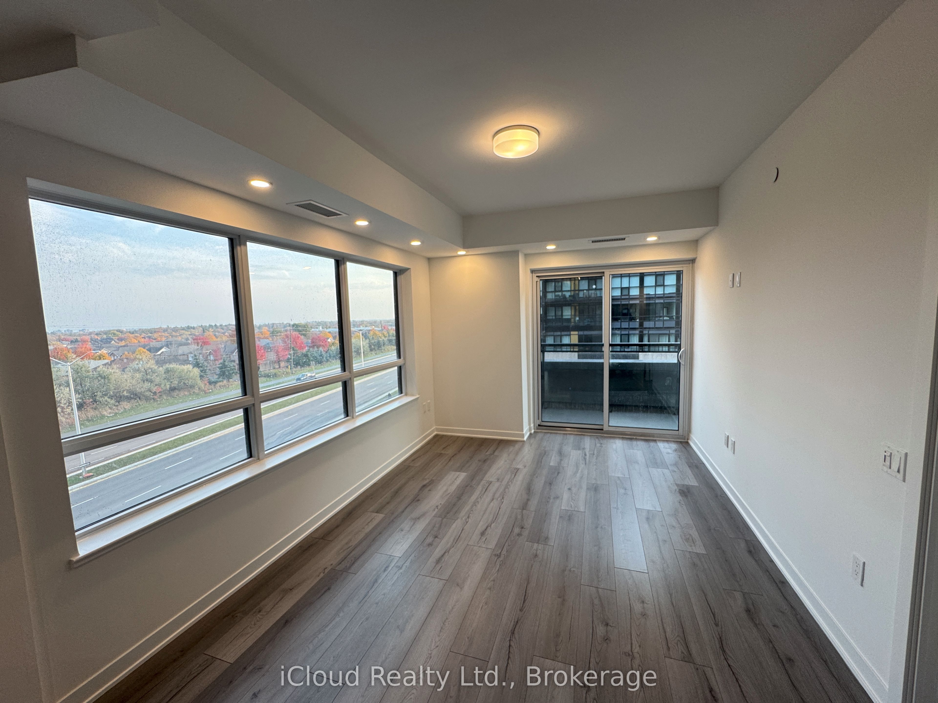 395 Dundas Street W 417, Oakville, ON L6M 5R8 photo 3