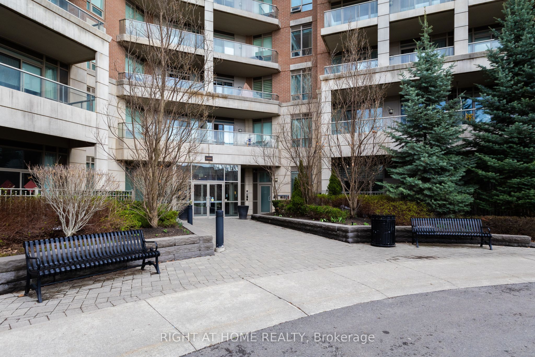 2480 Prince Michael Drive PH08, Oakville, ON L6H 0H1 photo 2