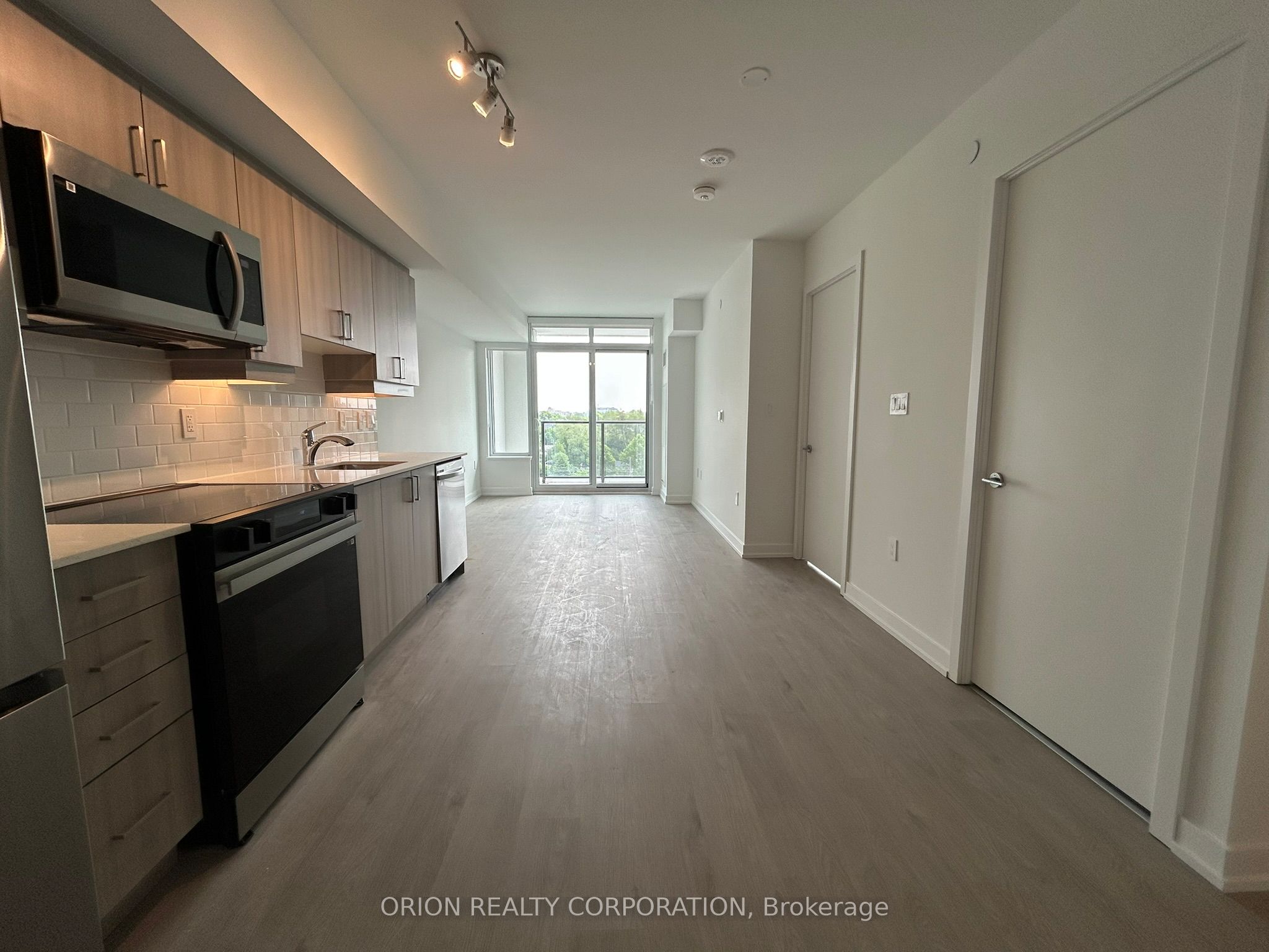 556 Marlee Avenue 712, Toronto, ON M6B 0B1 photo 2