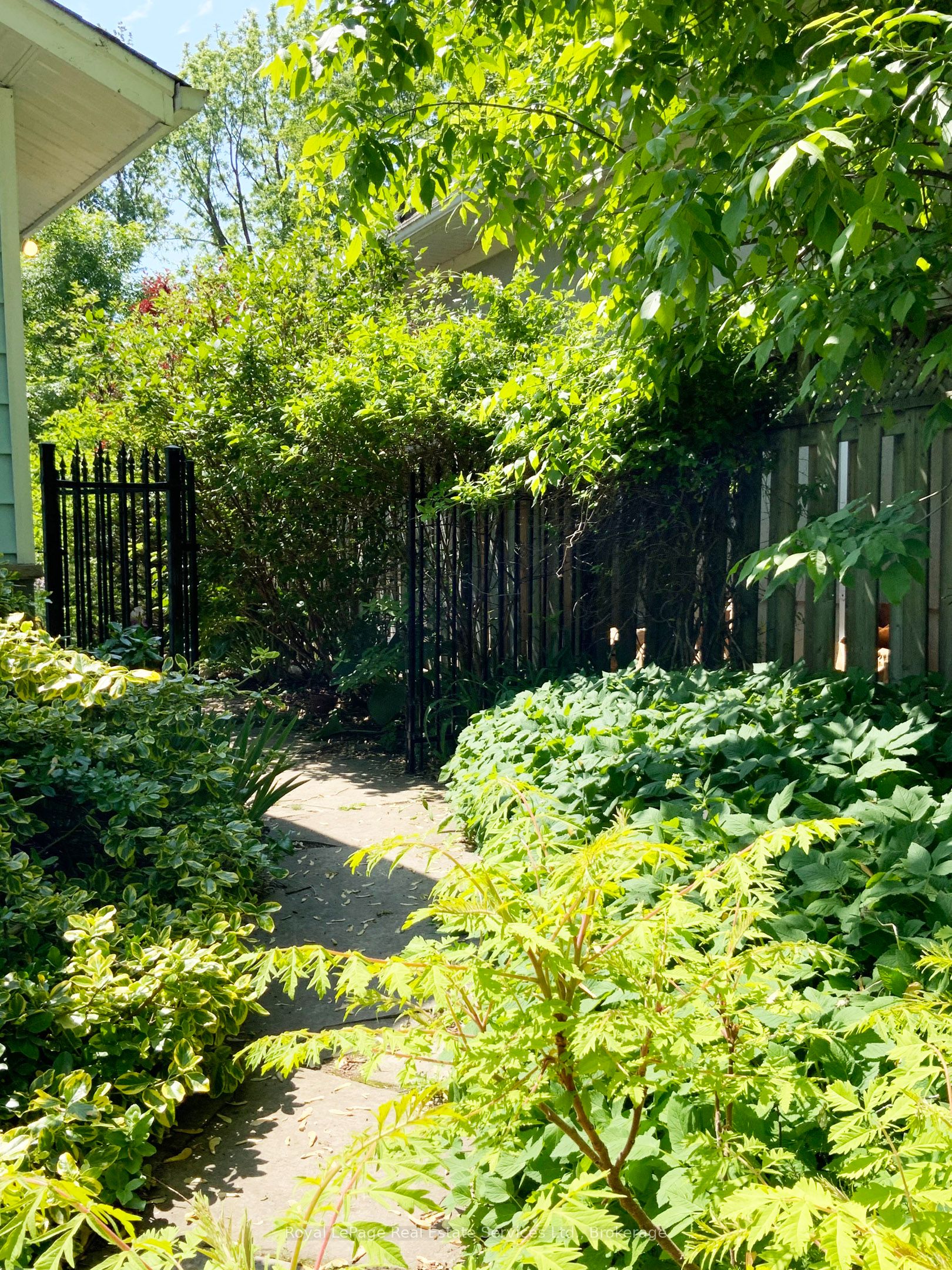 2028 Marine Drive Lower Level, Oakville, ON L6L 1B4 photo 2