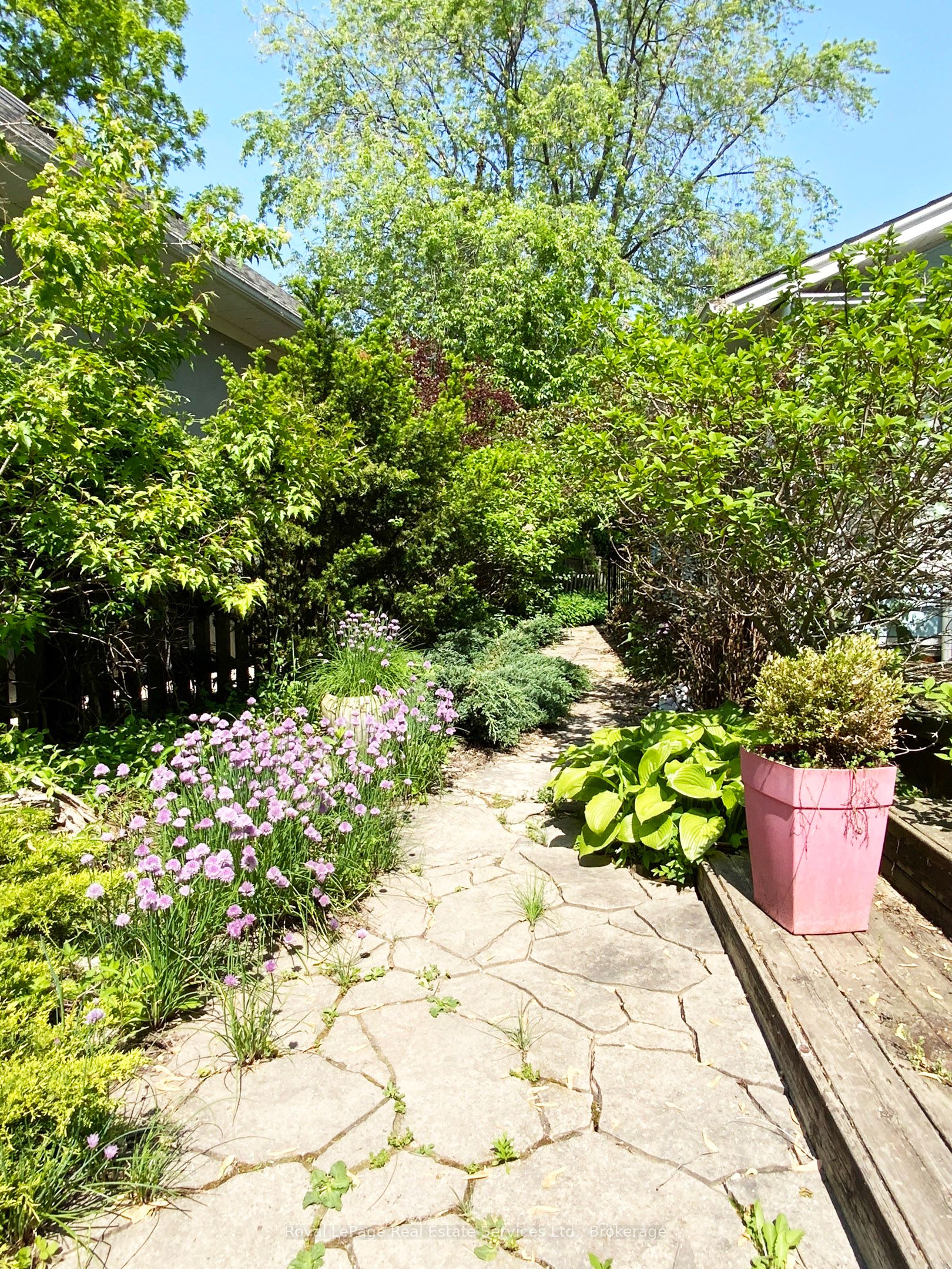 2028 Marine Drive Lower Level, Oakville, ON L6L 1B4 photo 4