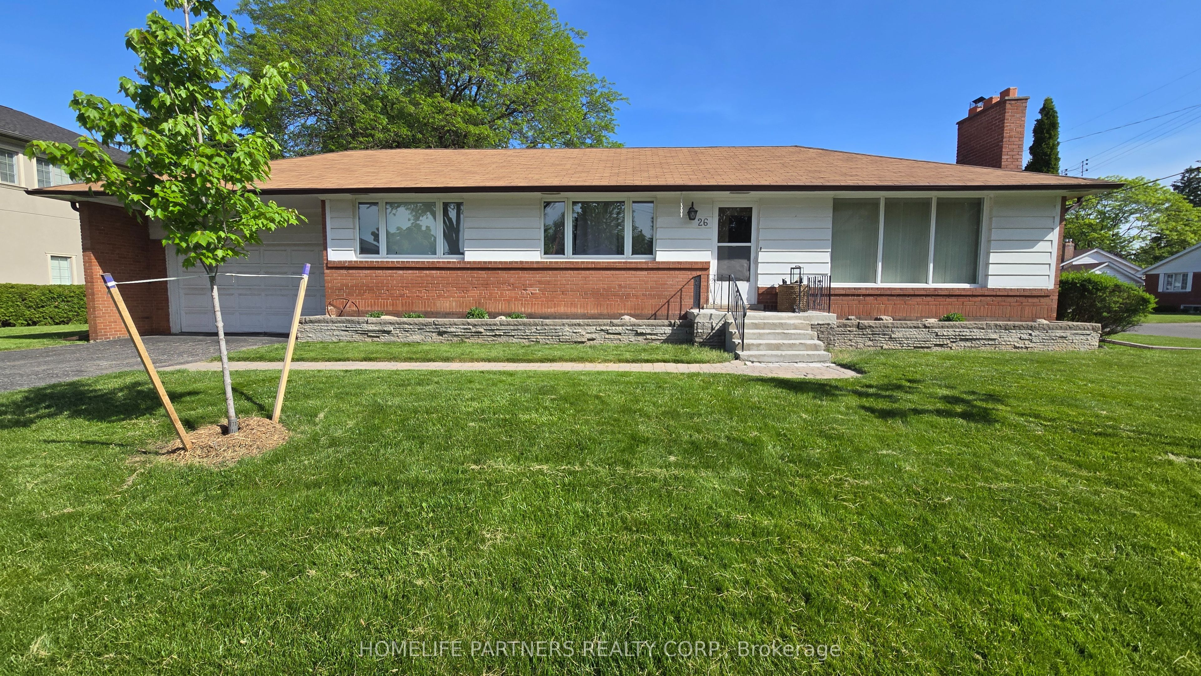 26 Leland Avenue, Toronto, ON M8Z 2X7