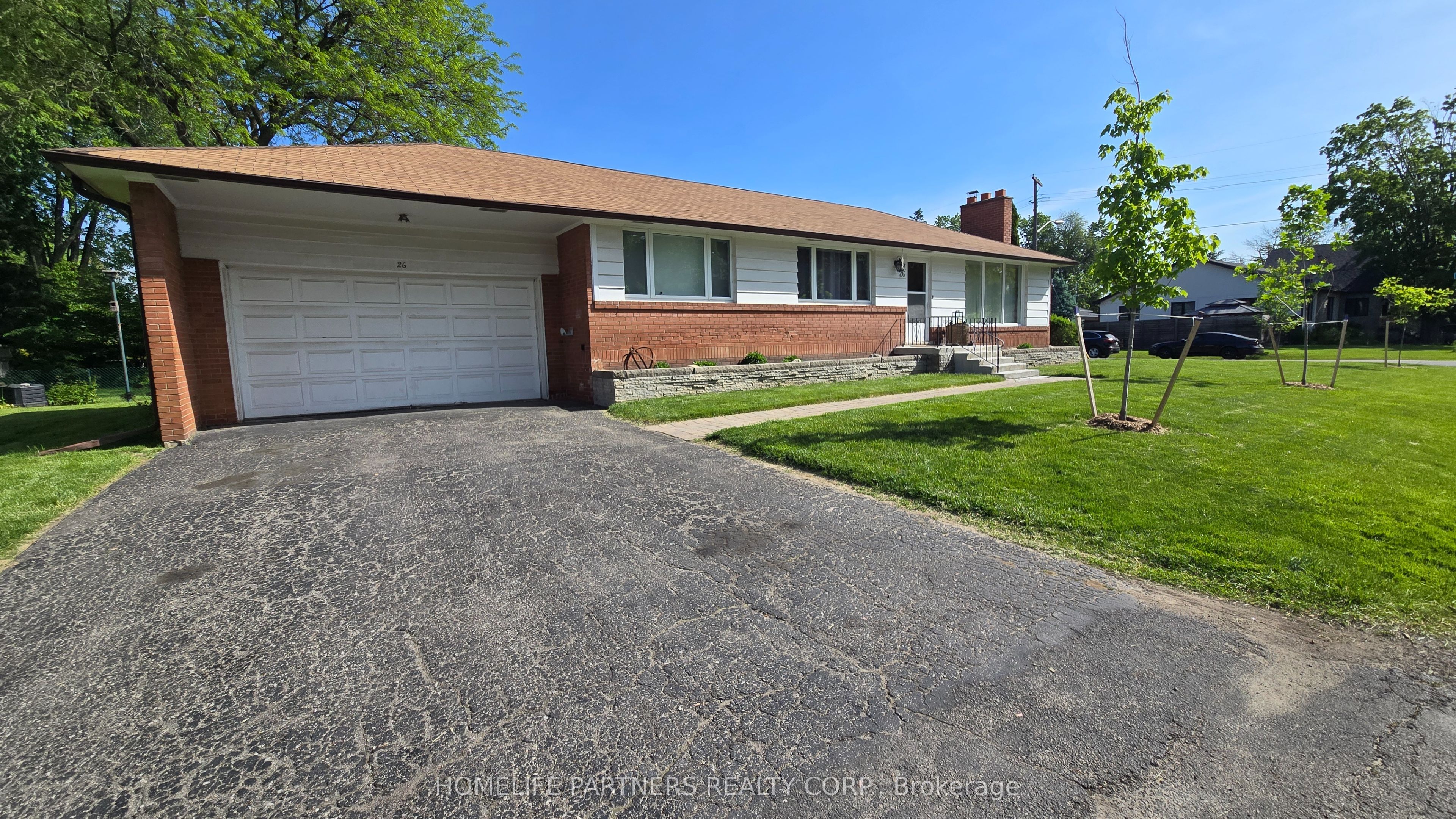 26 Leland Avenue, Toronto, ON M8Z 2X7 photo 2