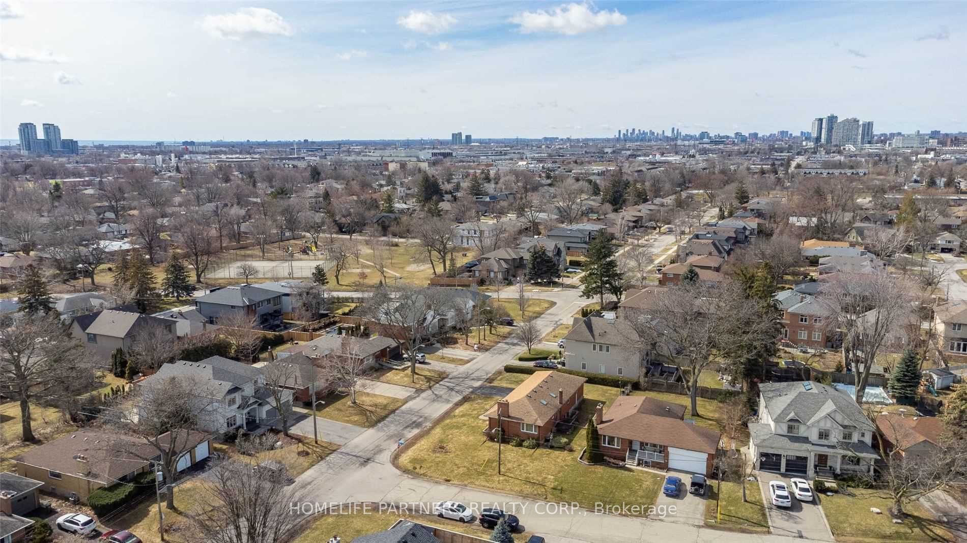 26 Leland Avenue, Toronto, ON M8Z 2X7 photo 5