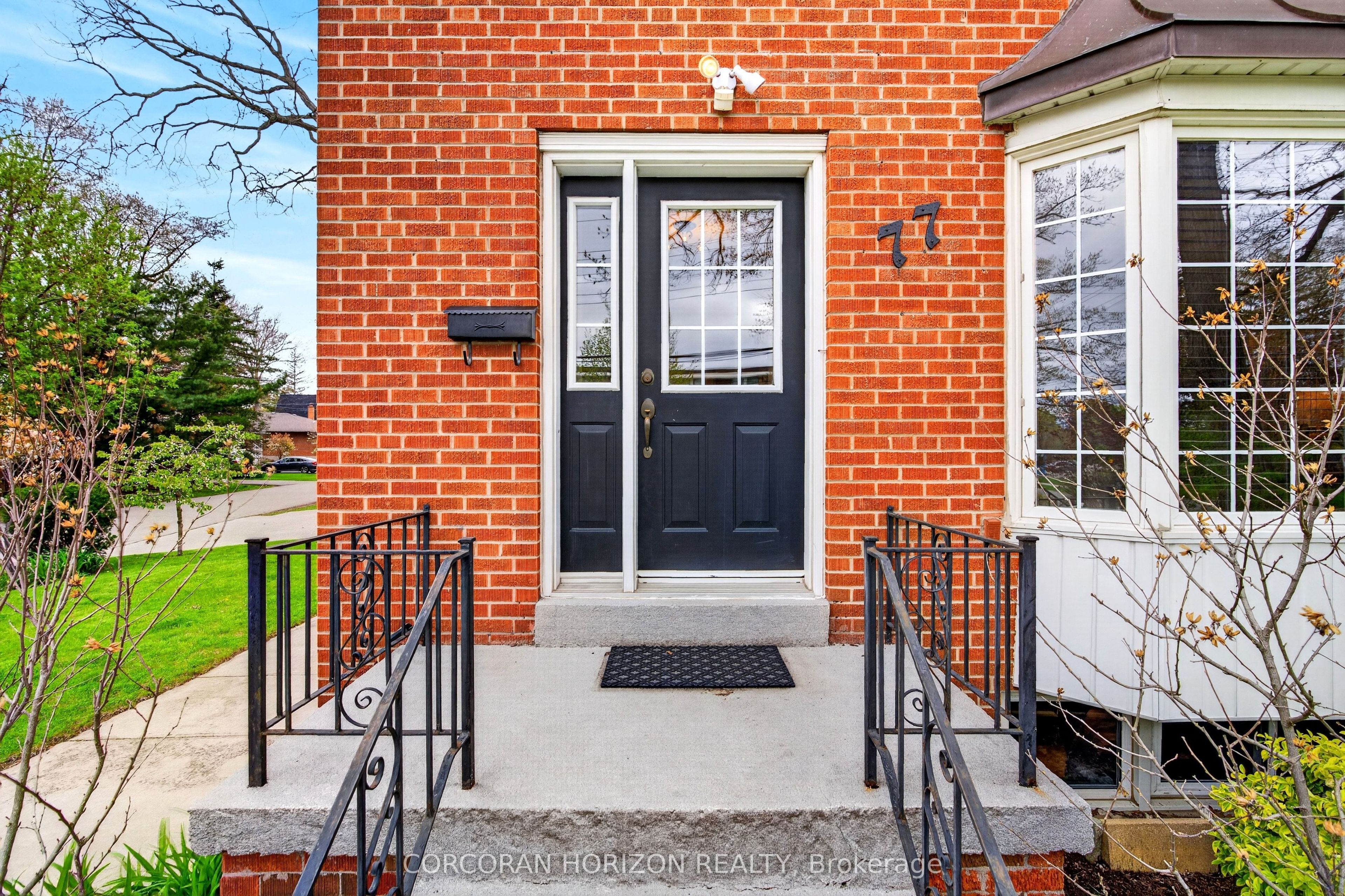 77 Mineola Road E, Mississauga, ON L5G 2E6 photo 5