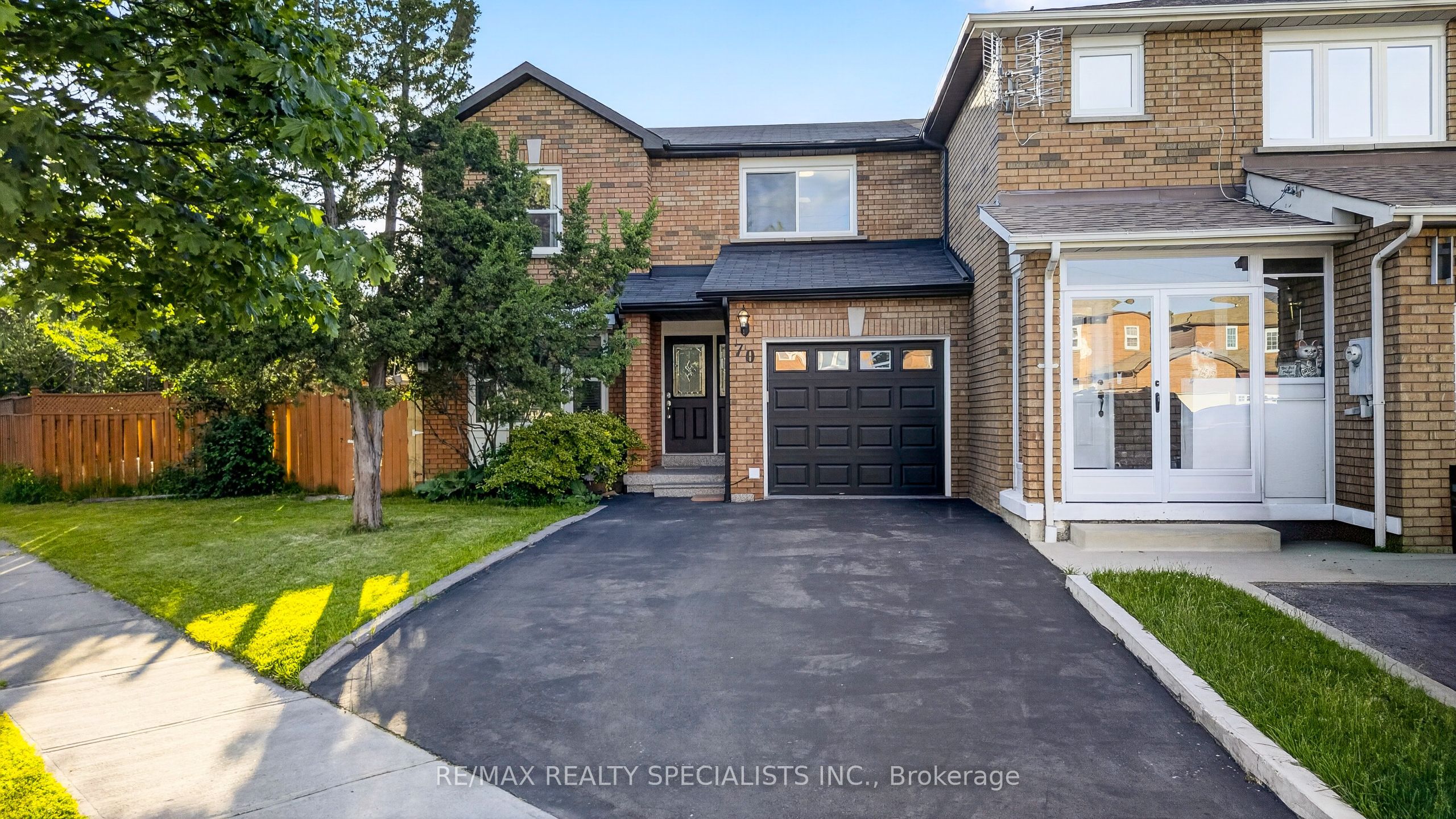 70 Tulip Drive, Brampton, ON L6Y 3W7 photo 2