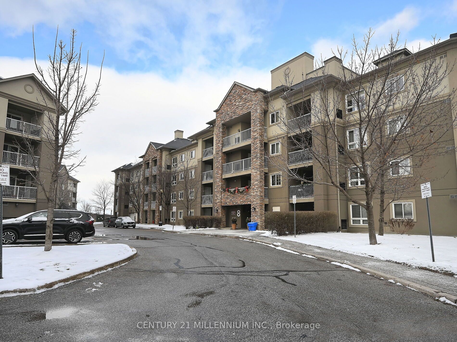 8 Dayspring Circle 1209, Brampton, ON L6P 2Z7