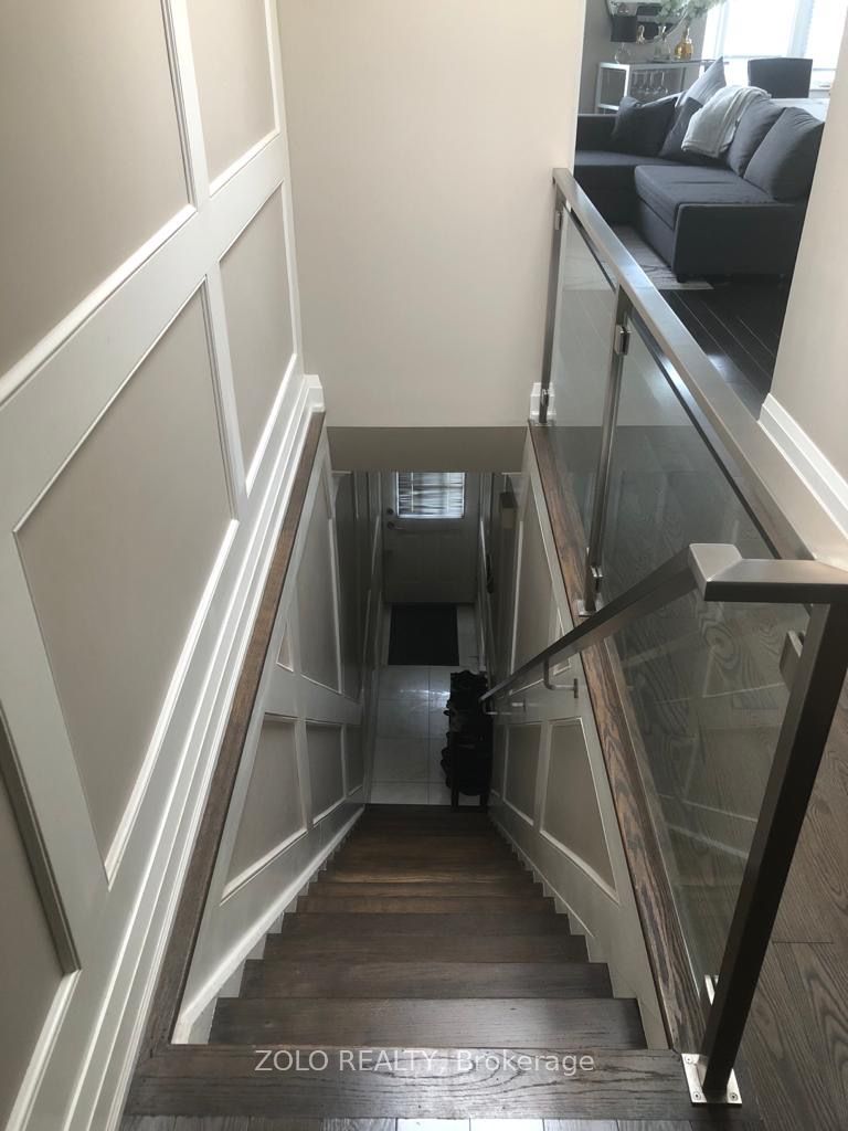 823 Lansdowne Avenue 2, Toronto, ON M6H 3Z2 photo 2